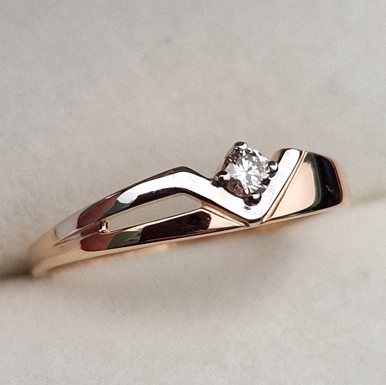 Кольцо Deimantas 100358674 16р 1,08гр 0,061ct. купить,NaN