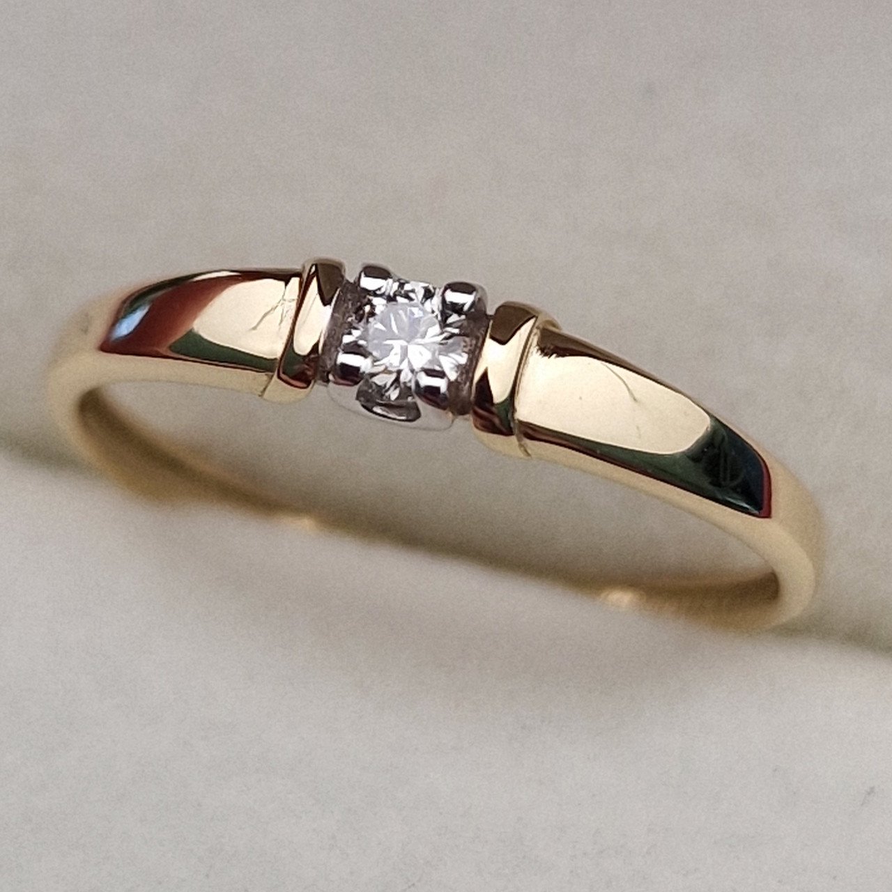 Кольцо Deimantas 100358673 16,5р 0,87гр 0,06ct. купить,NaN