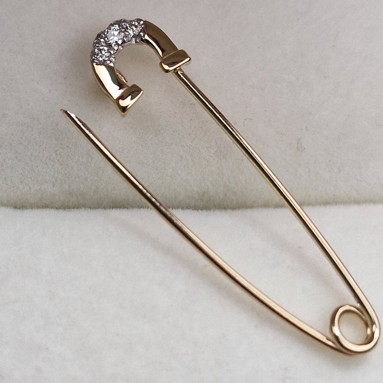 Булавка Deimantas 100359031 0,71гр 0,033ct. купить,NaN