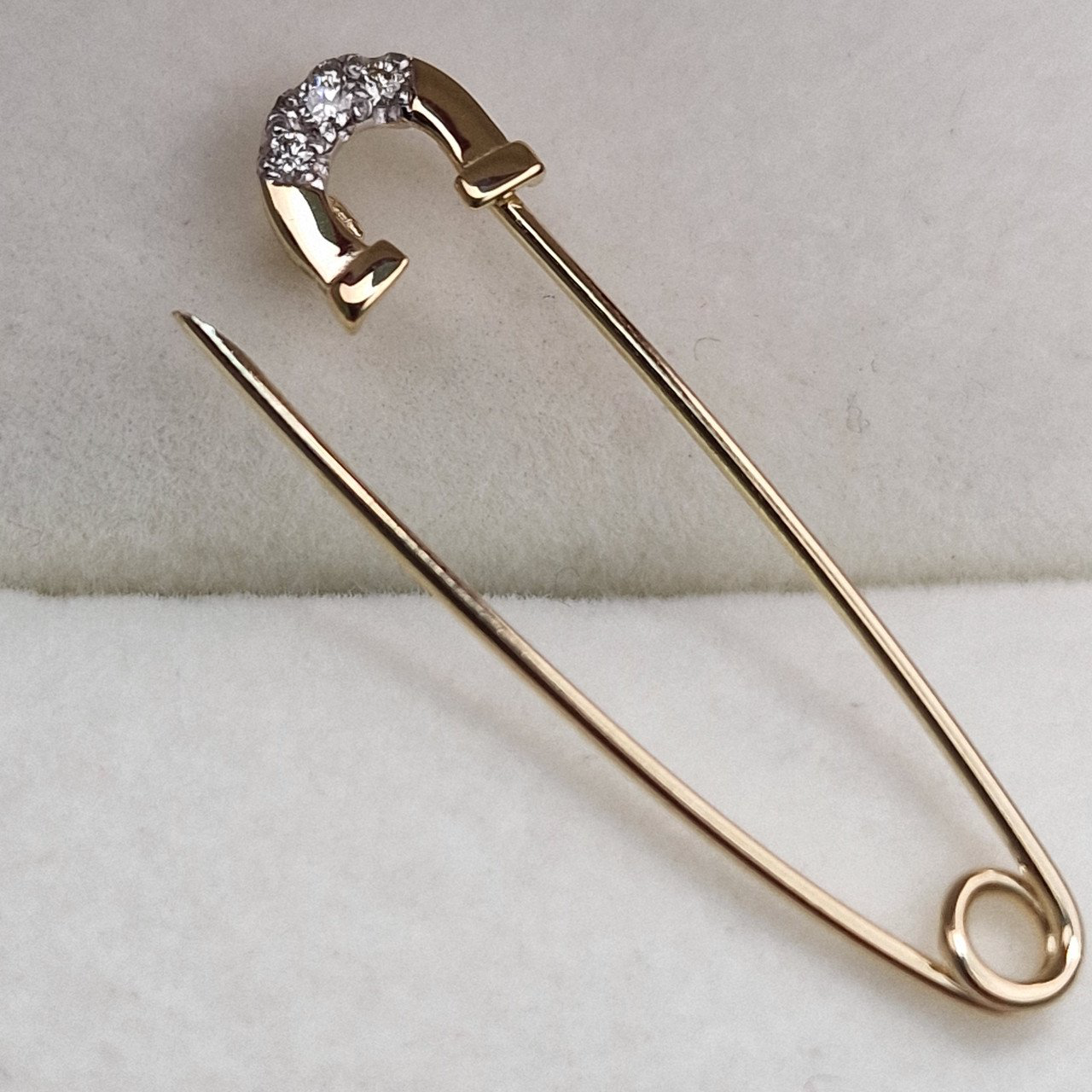 Булавка Deimantas 100359031 0,71гр 0,033ct. купить,NaN