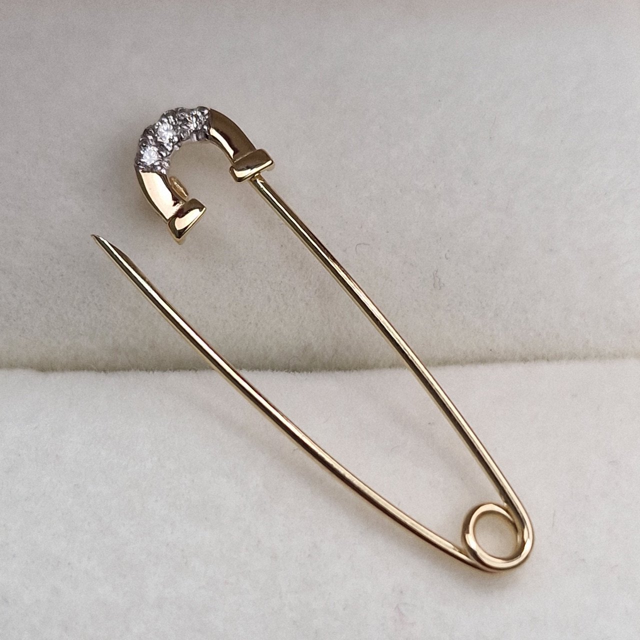 Булавка Deimantas 100359031 0,71гр 0,033ct. купить,NaN