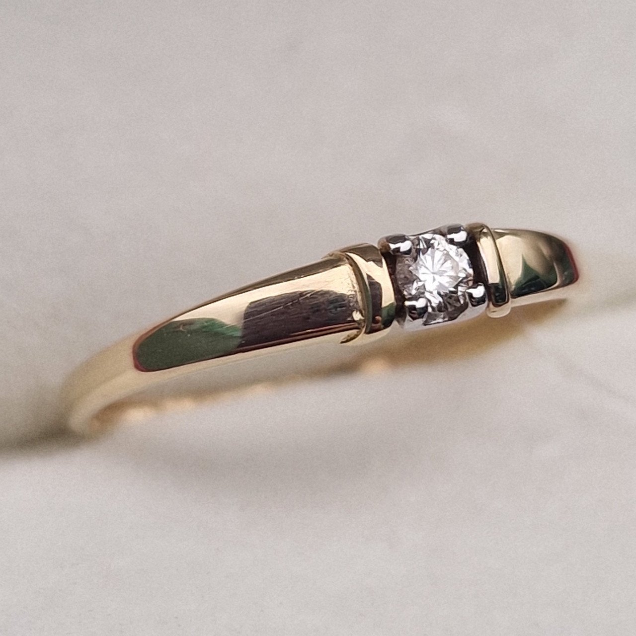 Кольцо Deimantas 100067878 16р 0,89гр 0,058ct. купить,NaN