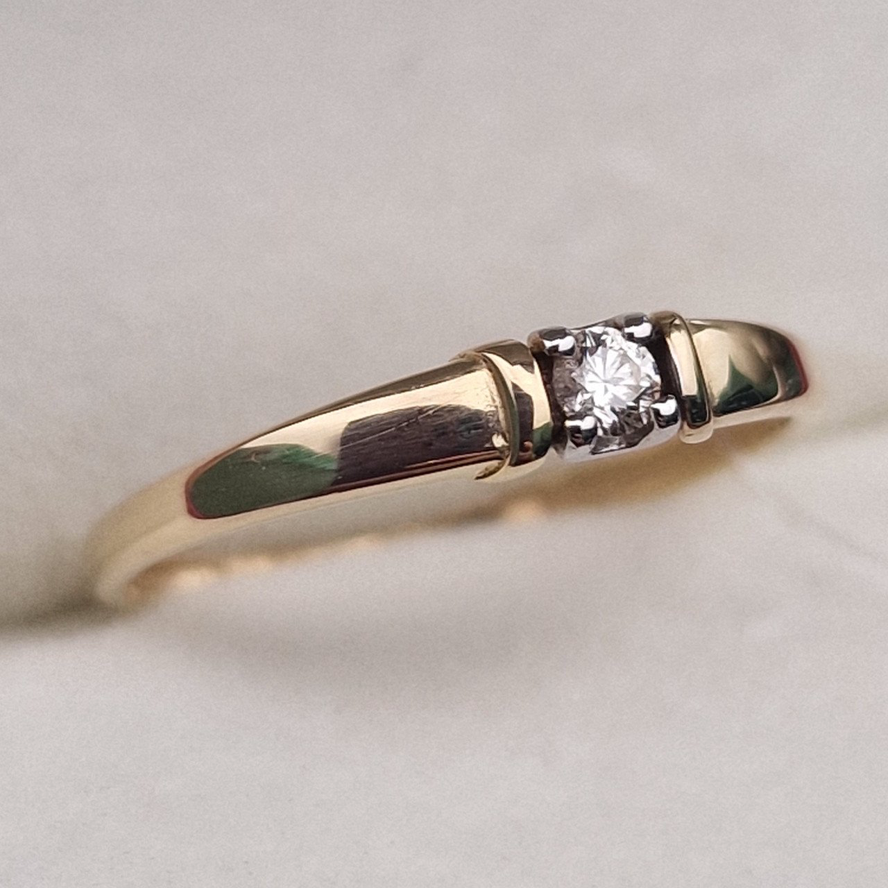 Кольцо Deimantas 100067878 16р 0,89гр 0,058ct. купить,NaN