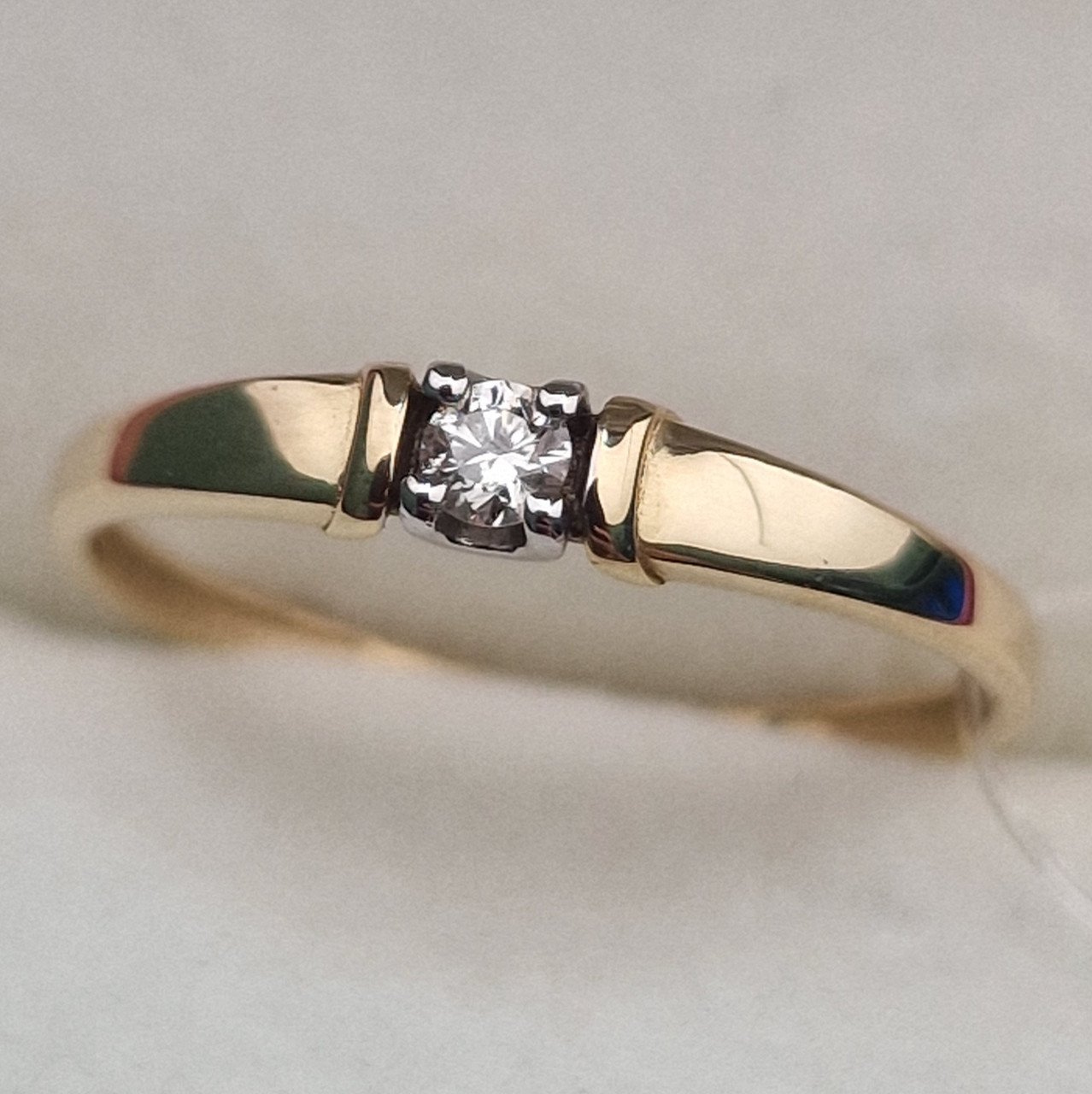 Кольцо Deimantas 100067878 16р 0,89гр 0,058ct. купить,NaN