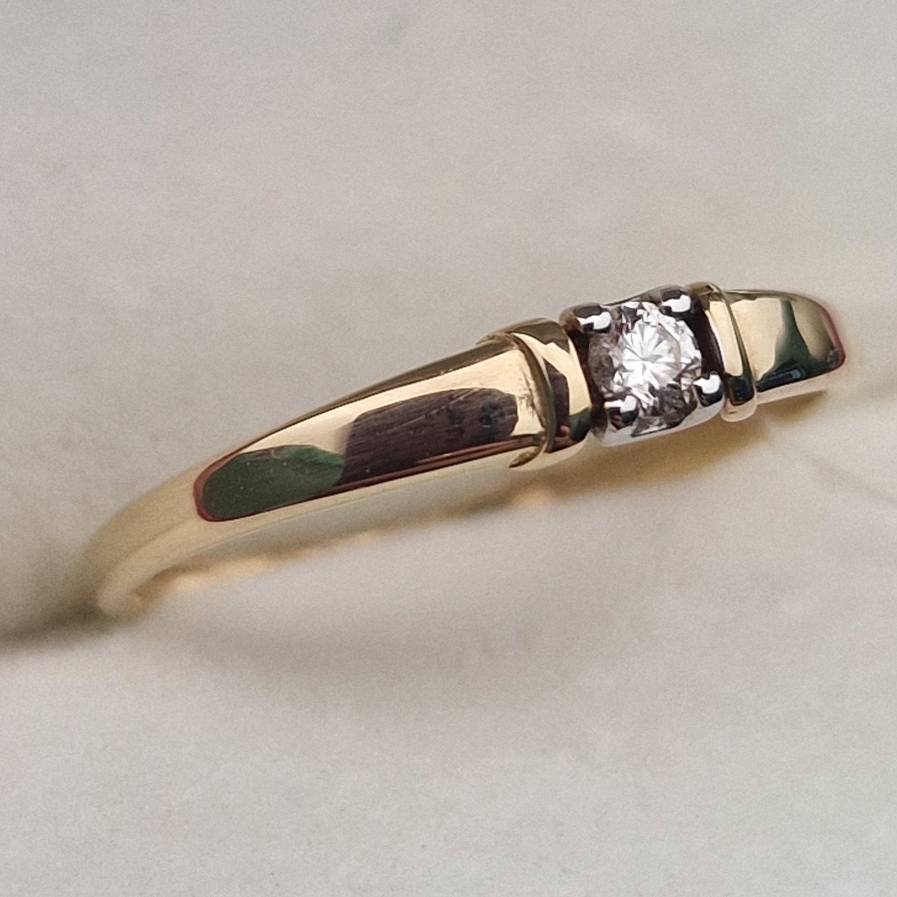Кольцо Deimantas 100067878 16р 0,89гр 0,058ct. купить,NaN