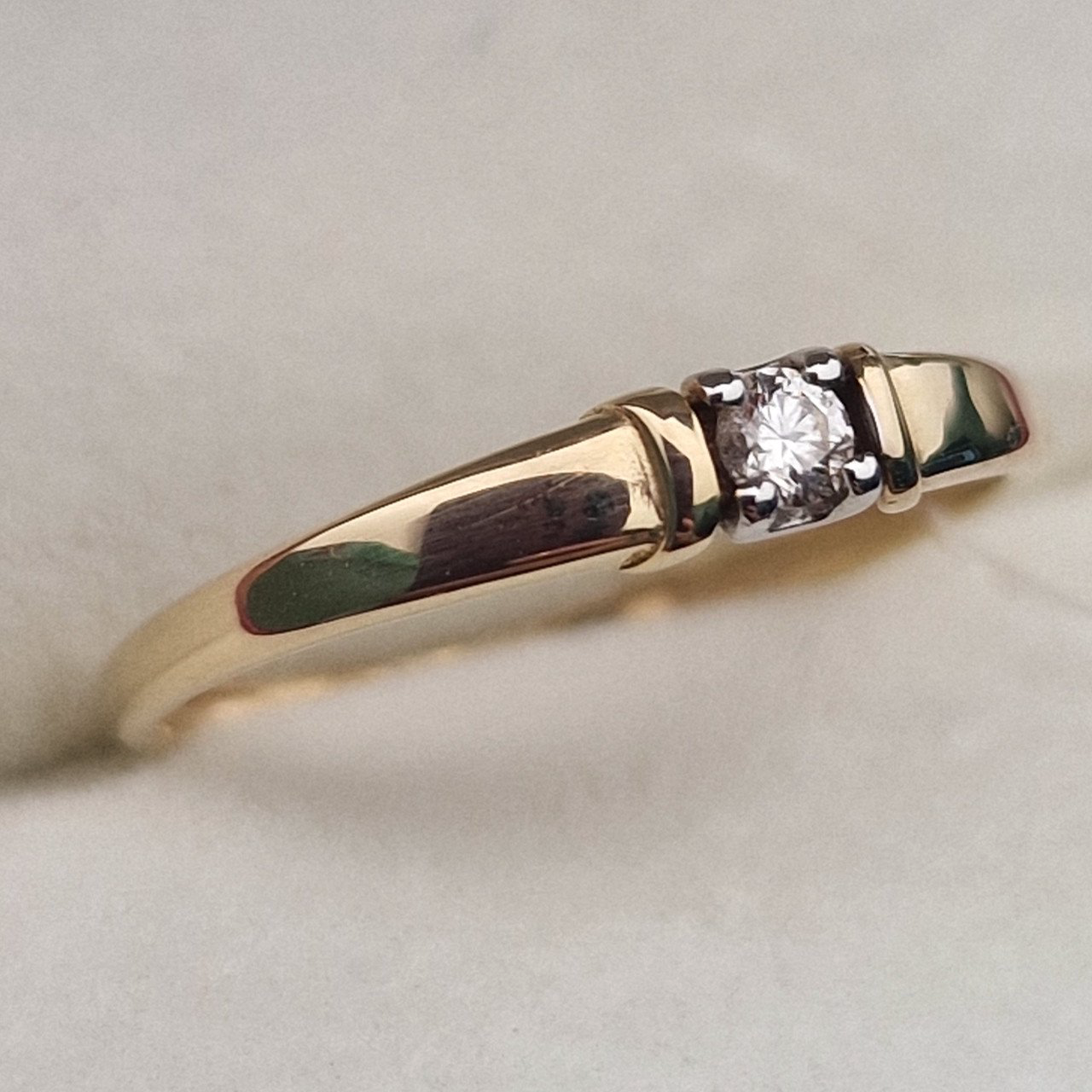 Кольцо Deimantas 100067878 16р 0,89гр 0,058ct. купить,NaN