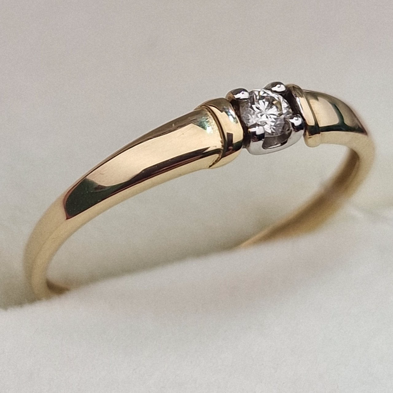 Кольцо Deimantas 100067878 16р 0,89гр 0,058ct. купить,NaN