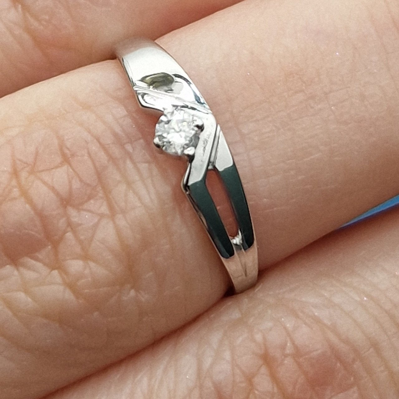 Кольцо Deimantas 100067978 16р 1гр 0,076ct. купить,NaN