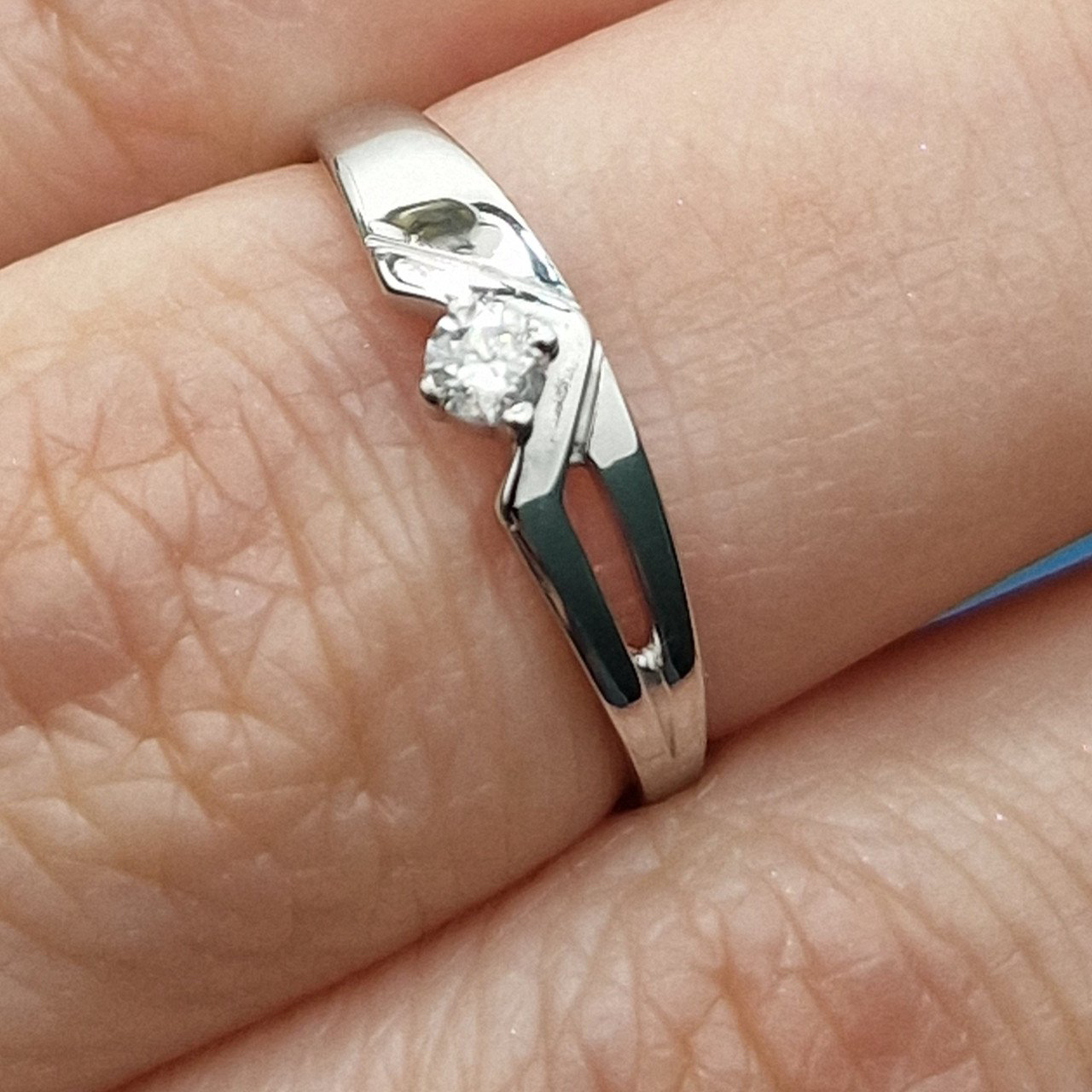 Кольцо Deimantas 100067978 16р 1гр 0,076ct. купить,NaN