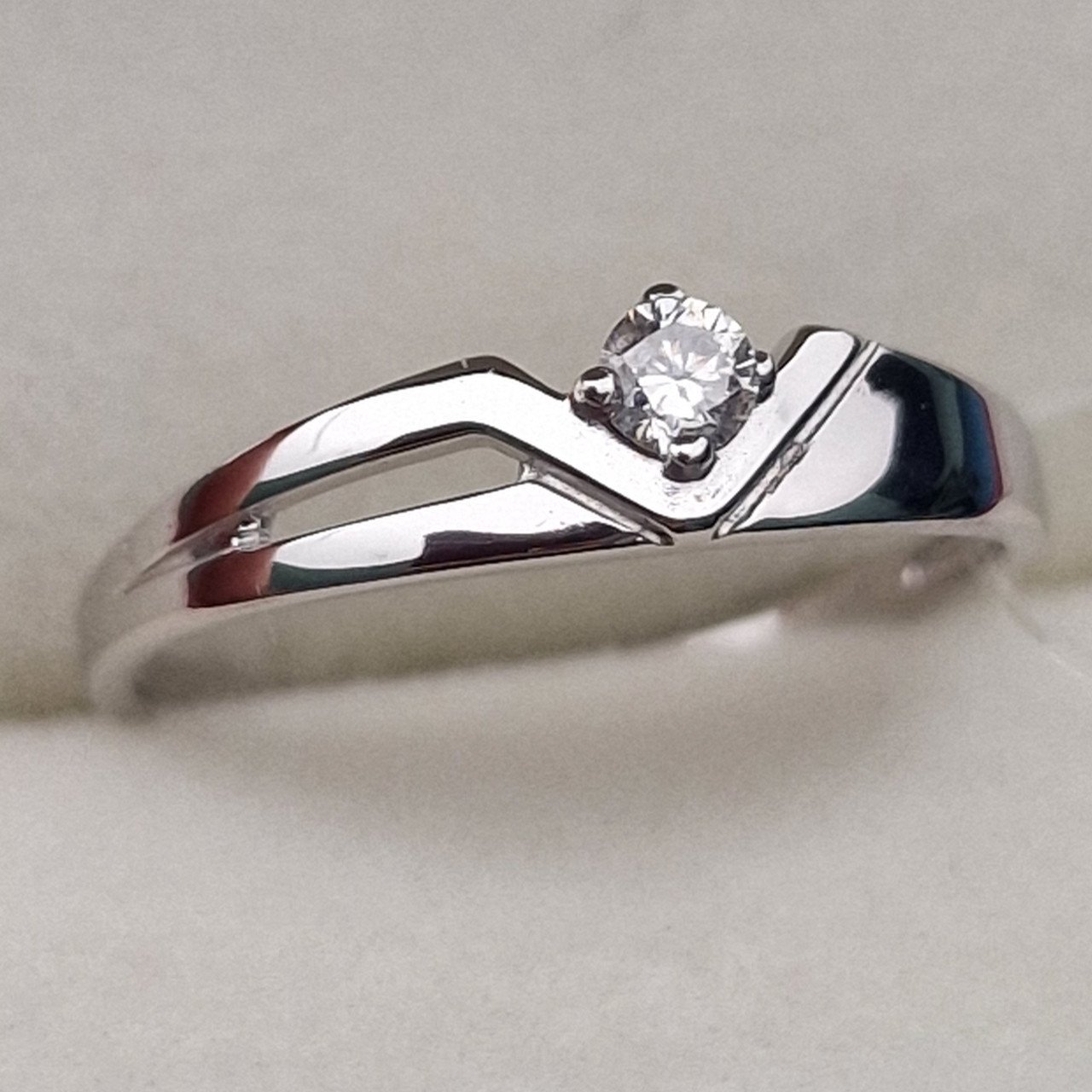 Кольцо Deimantas 100067978 16р 1гр 0,076ct. купить,NaN