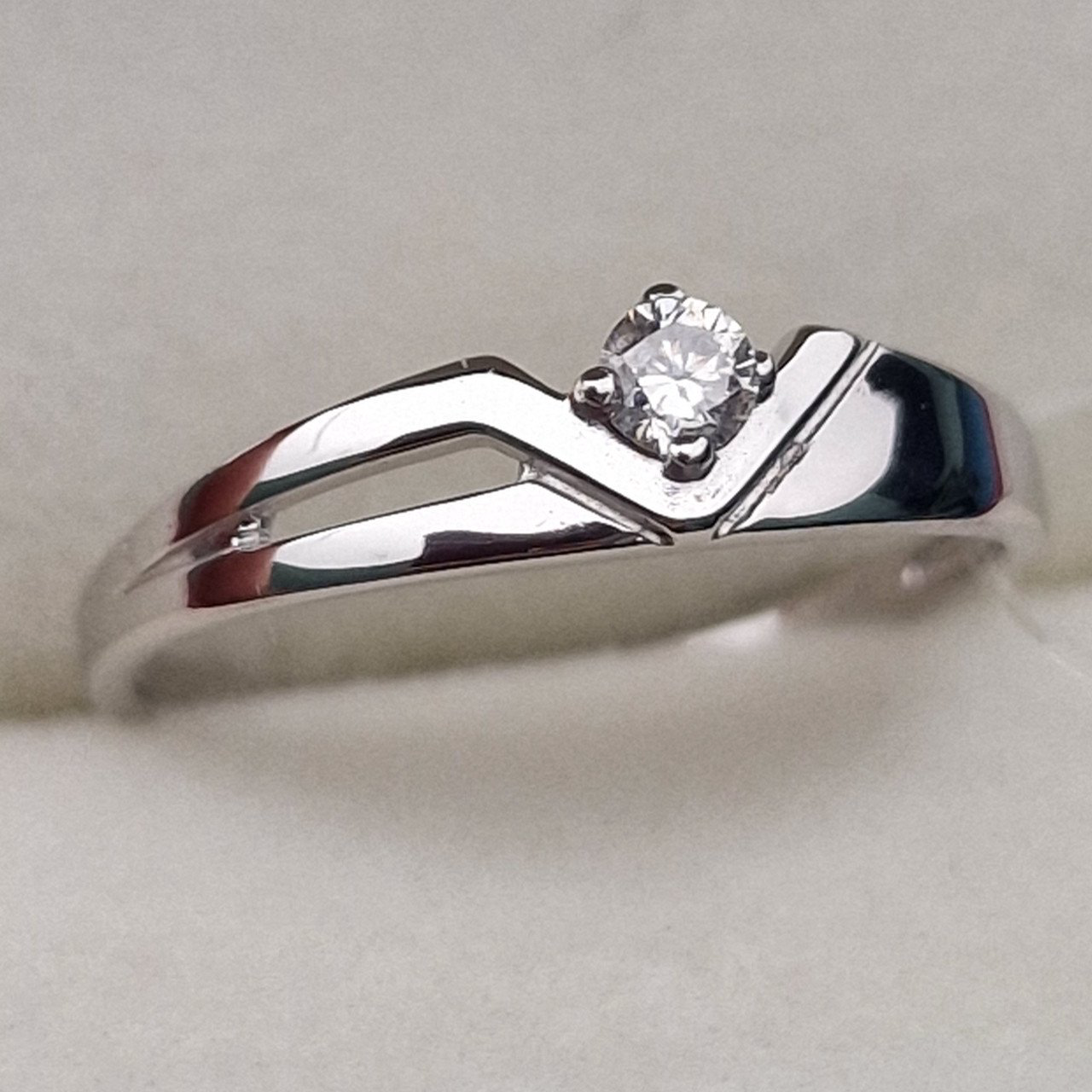 Кольцо Deimantas 100067978 16р 1гр 0,076ct. купить,NaN