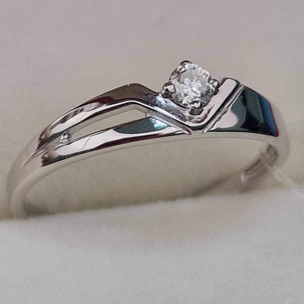 Кольцо Deimantas 100067978 16р 1гр 0,076ct. купить,NaN