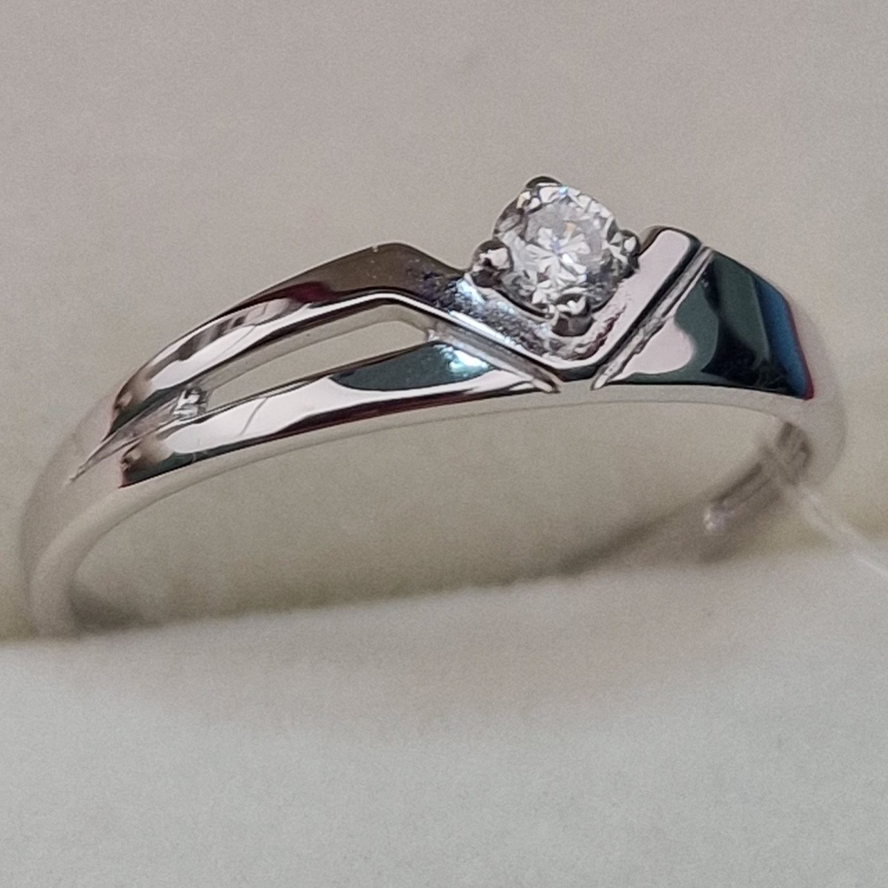 Кольцо Deimantas 100067978 16р 1гр 0,076ct. купить,NaN