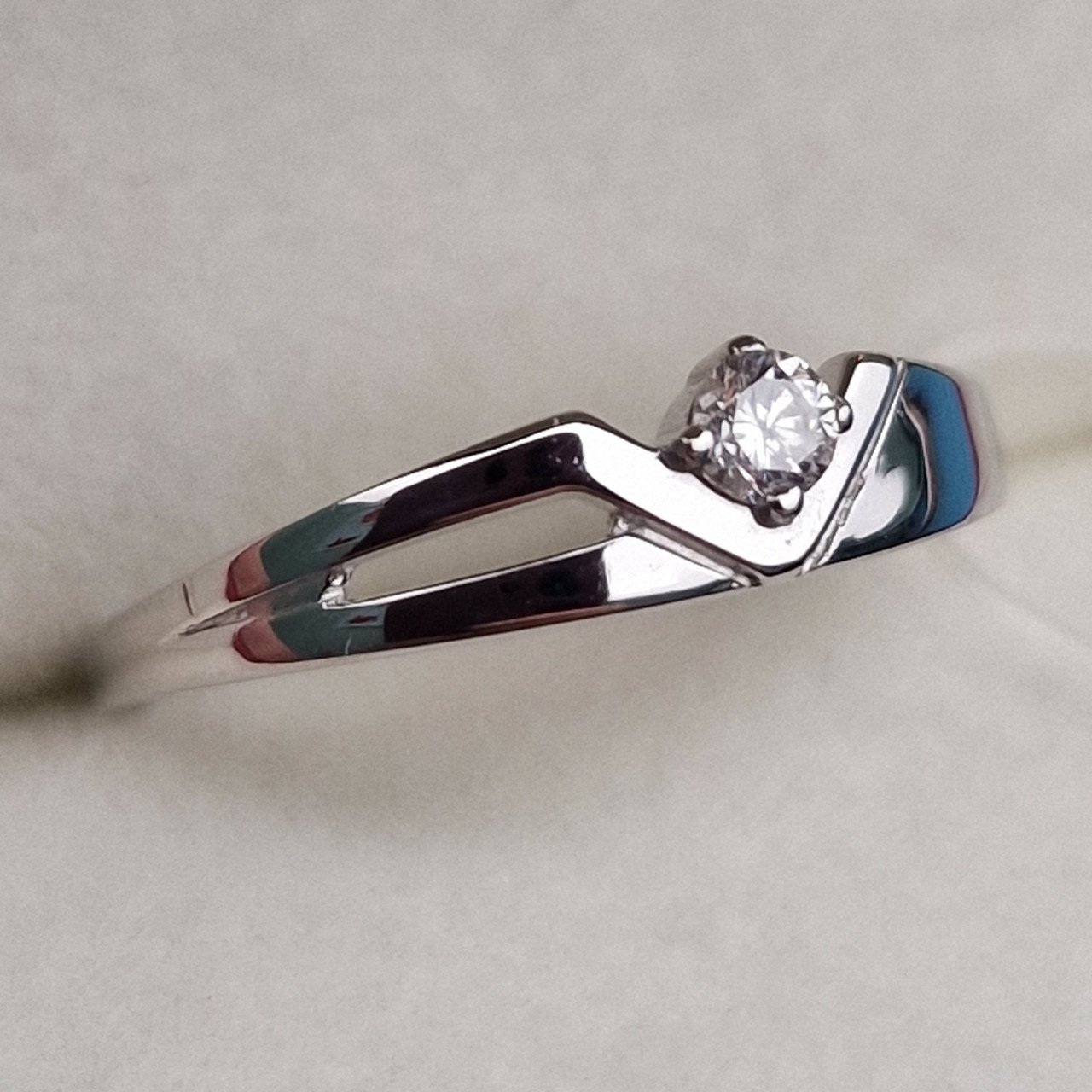 Кольцо Deimantas 100067978 16р 1гр 0,076ct. купить,NaN