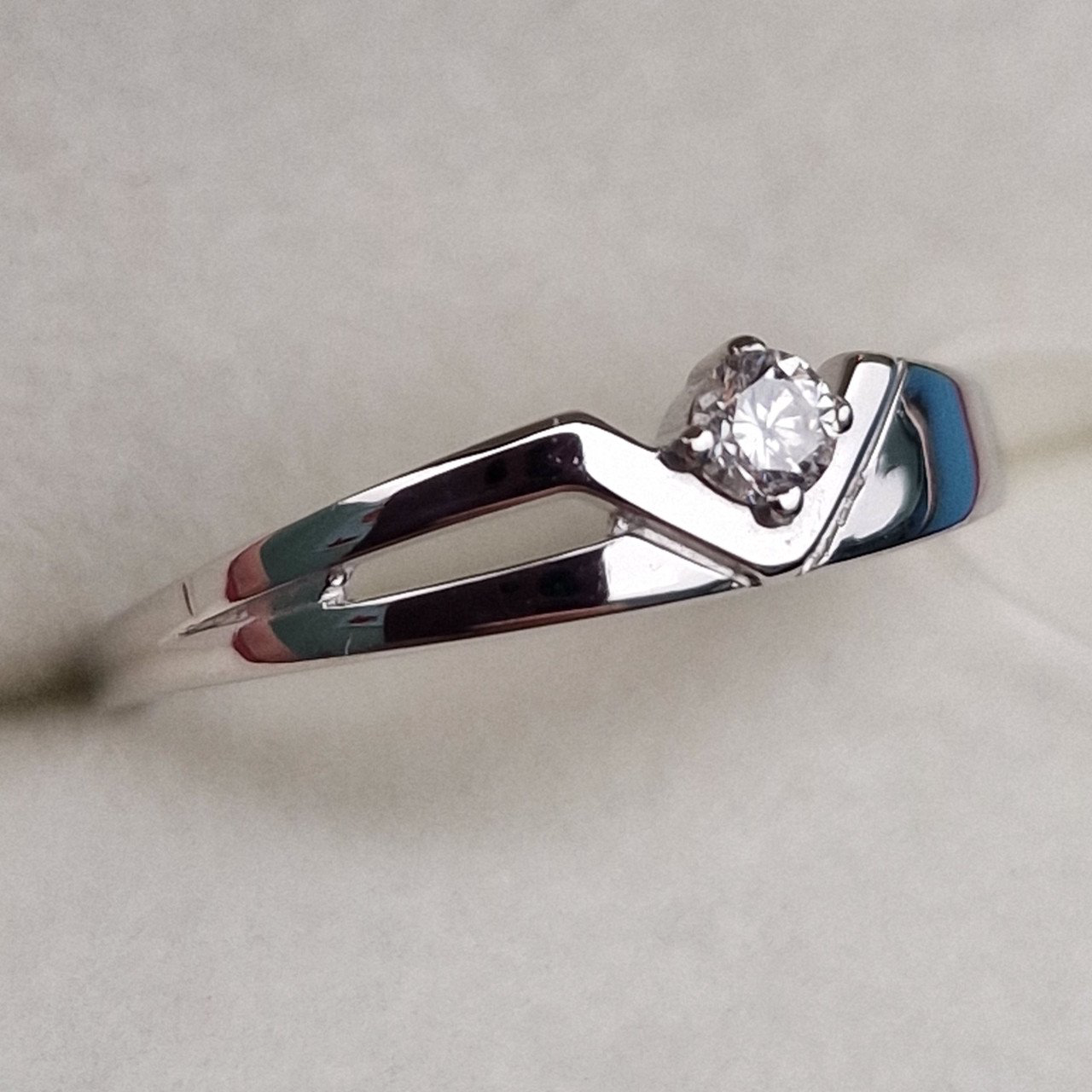 Кольцо Deimantas 100067978 16р 1гр 0,076ct. купить,NaN