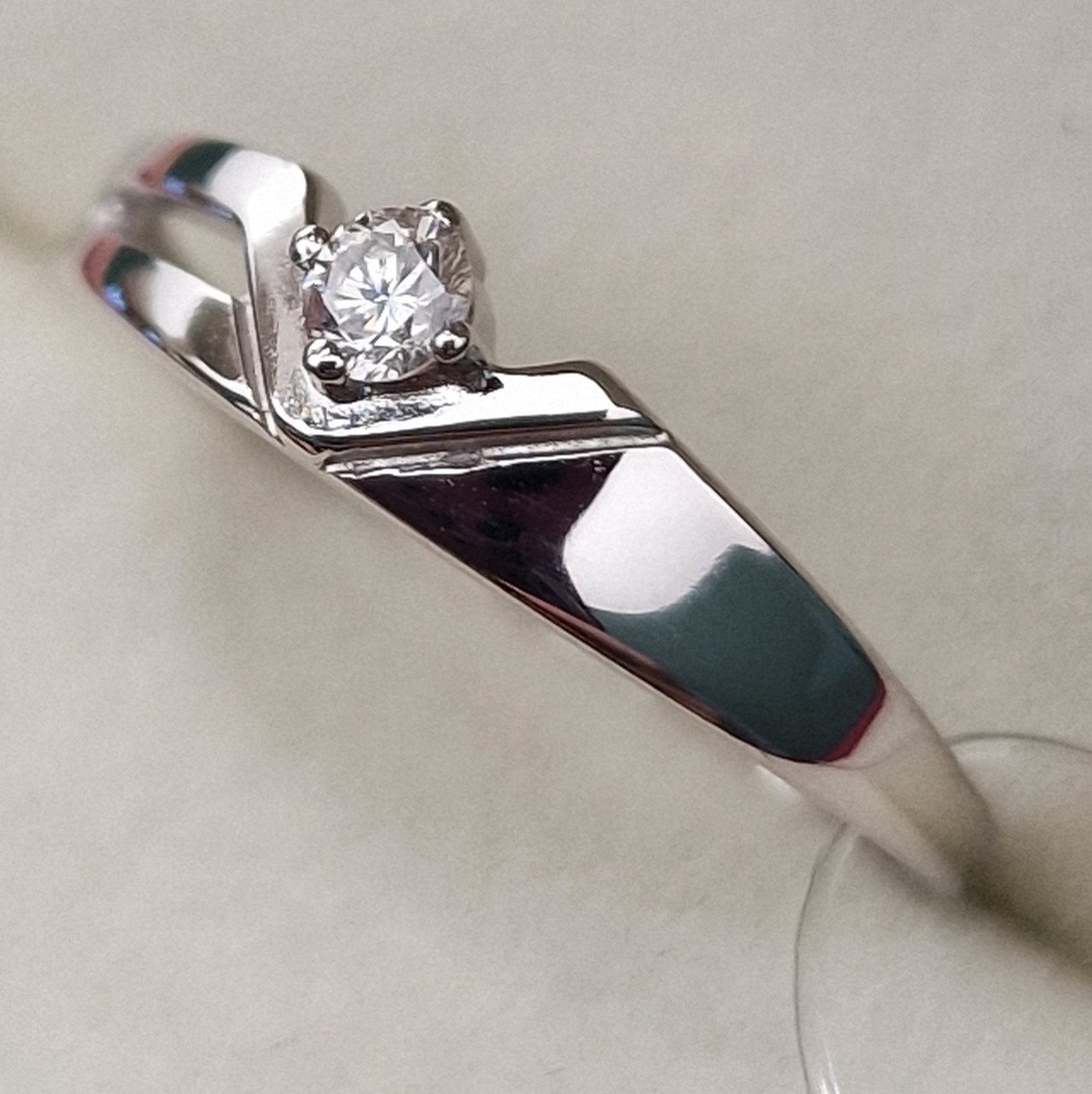 Кольцо Deimantas 100067978 16р 1гр 0,076ct. купить,NaN