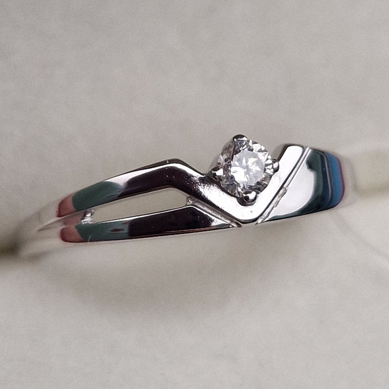 Кольцо Deimantas 100067978 16р 1гр 0,076ct. купить,NaN