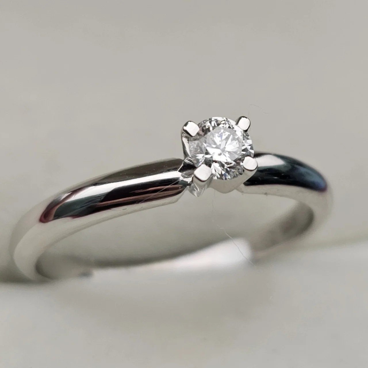 Кольцо Deimantas 107108011 17,5р 0,195гр 0,195ct. купить,NaN