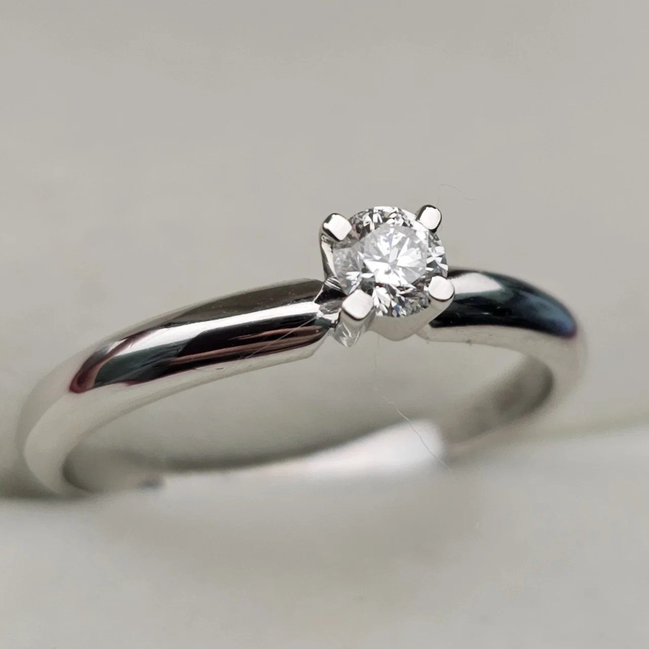 Кольцо Deimantas 107108011 17,5р 0,195гр 0,195ct. купить,NaN