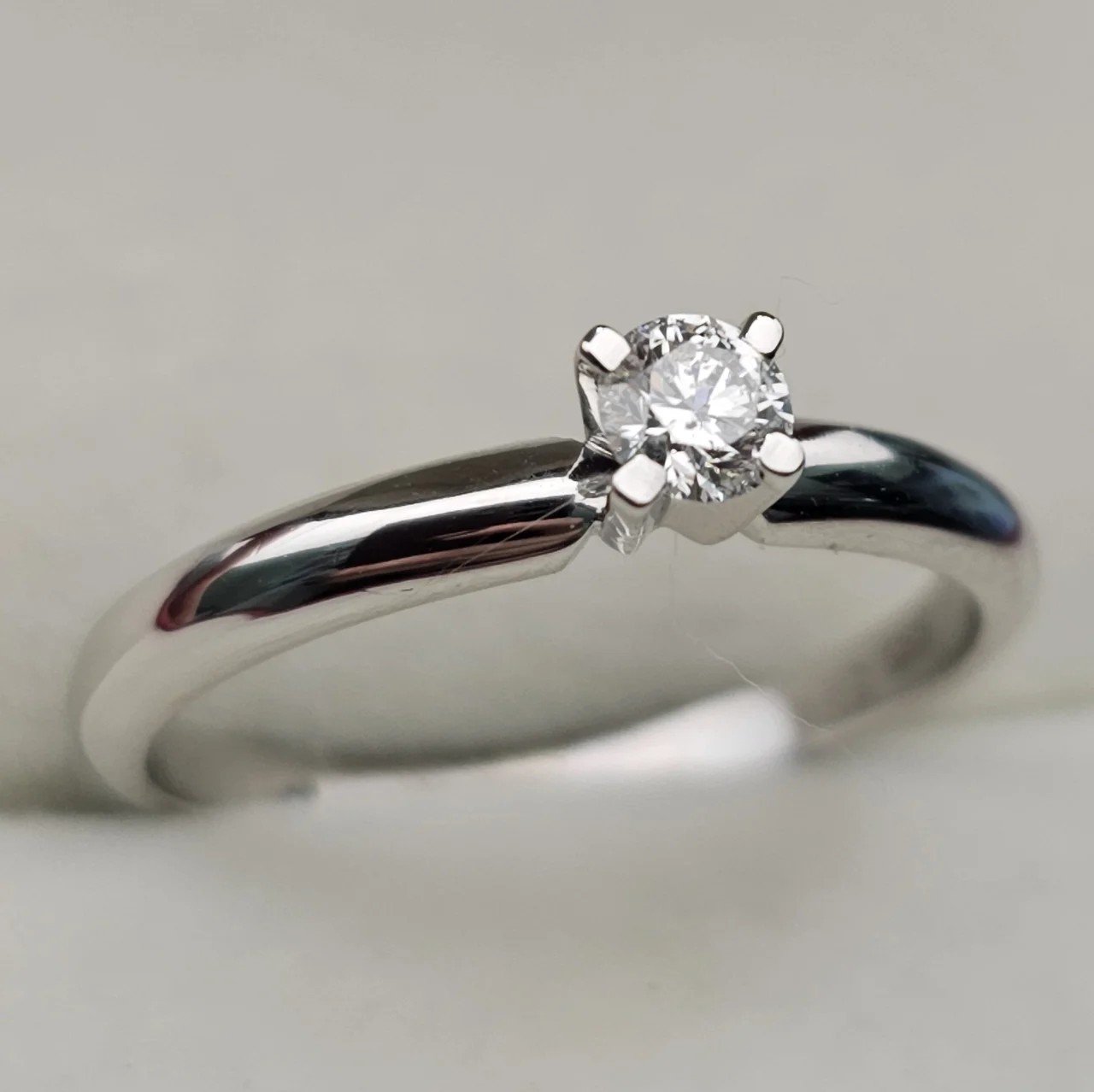 Кольцо Deimantas 107108011 17,5р 0,195гр 0,195ct. купить,NaN
