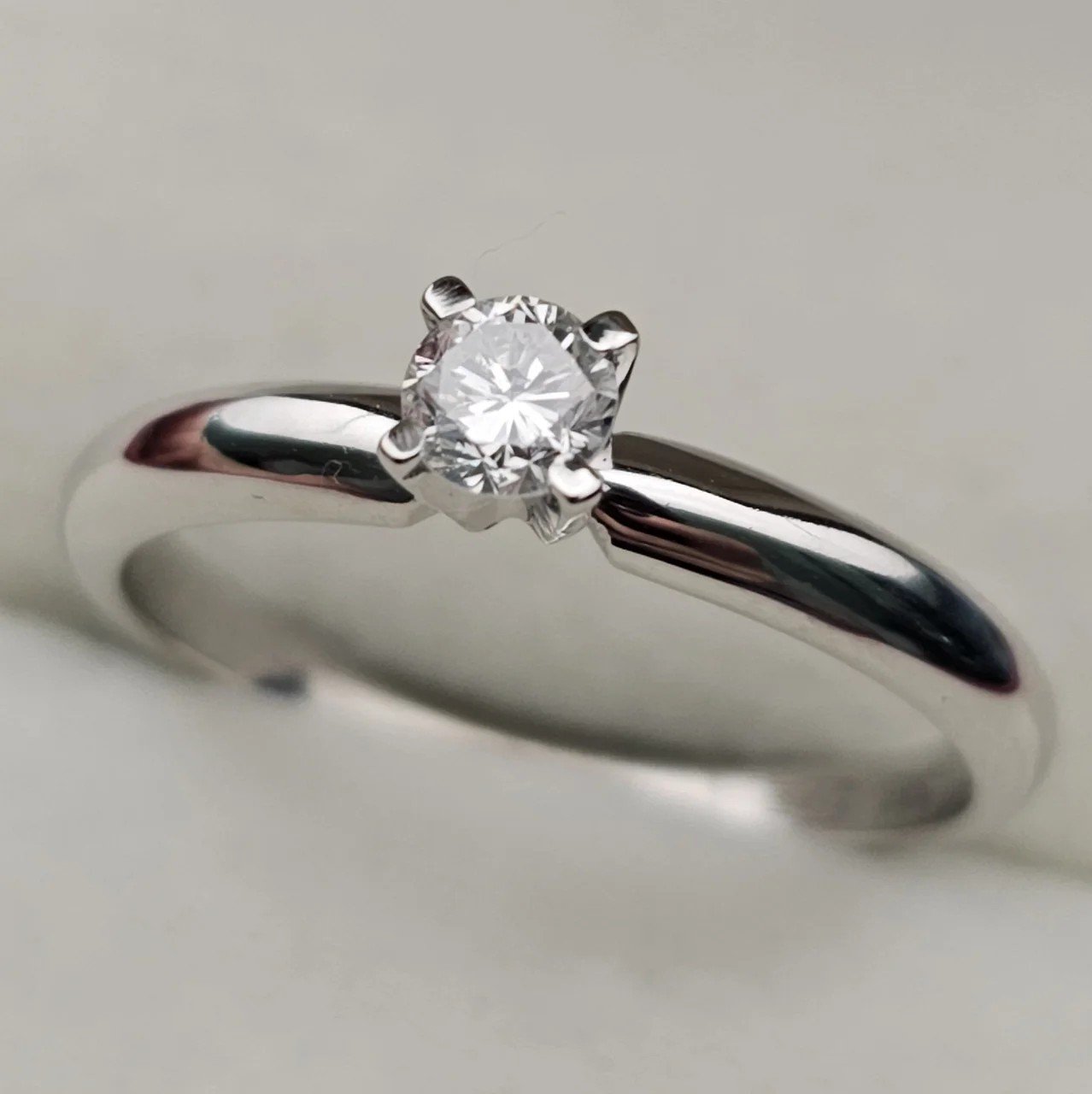 Кольцо Deimantas 107107998 17р 2,38гр 0,231ct. купить,NaN