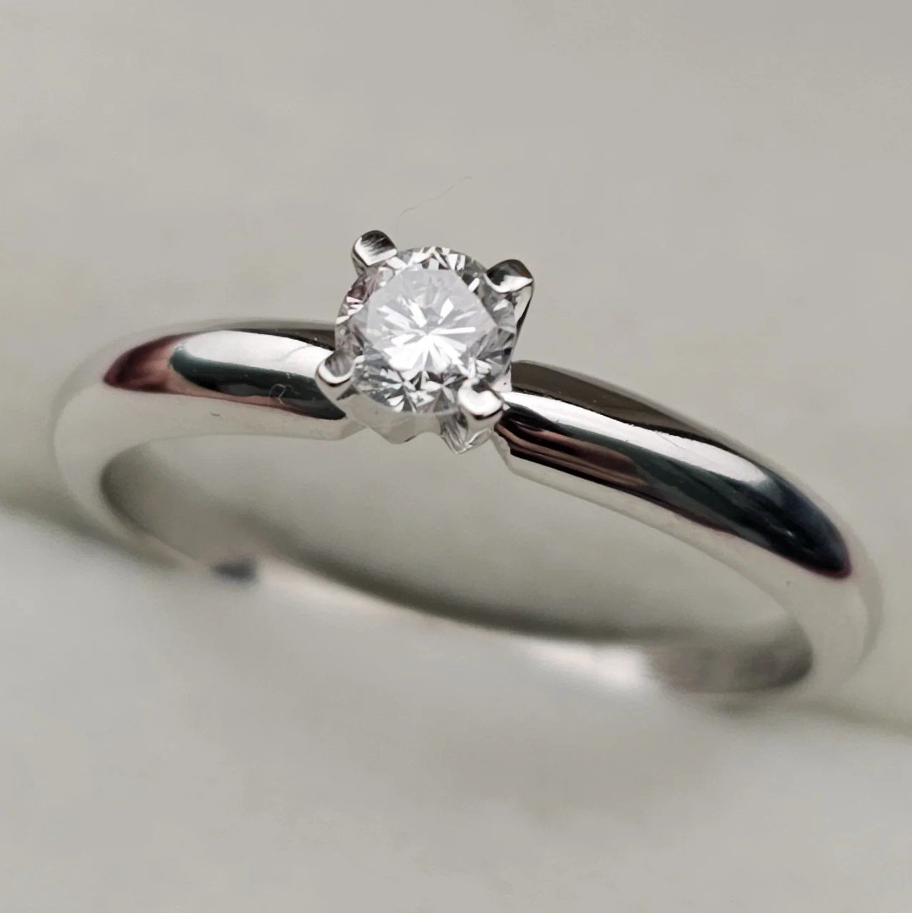 Кольцо Deimantas 107107998 17р 2,38гр 0,231ct. купить,NaN
