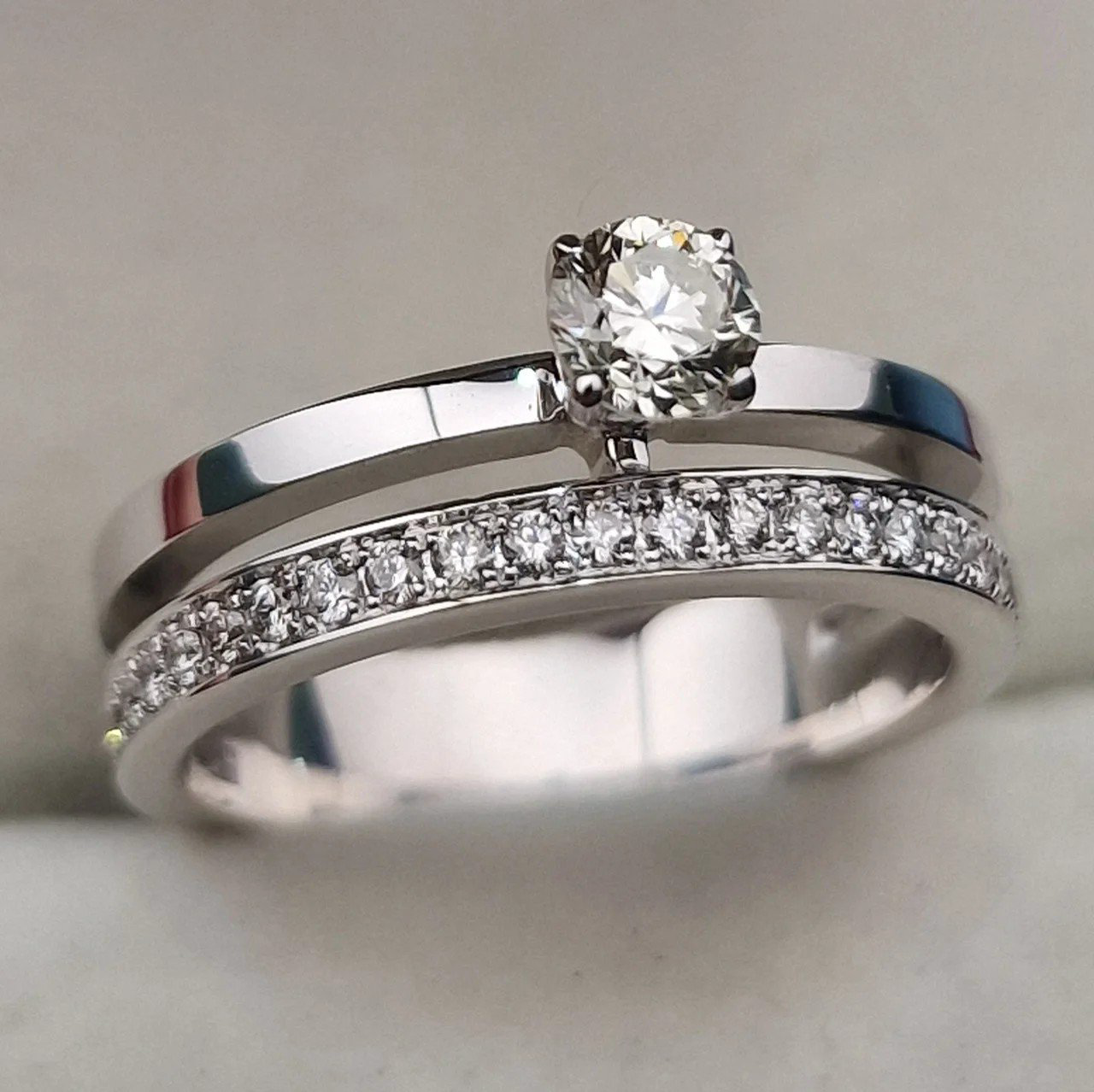 Кольцо Deimantas 106744639 17р 5,25гр 0,60ct. купить,NaN