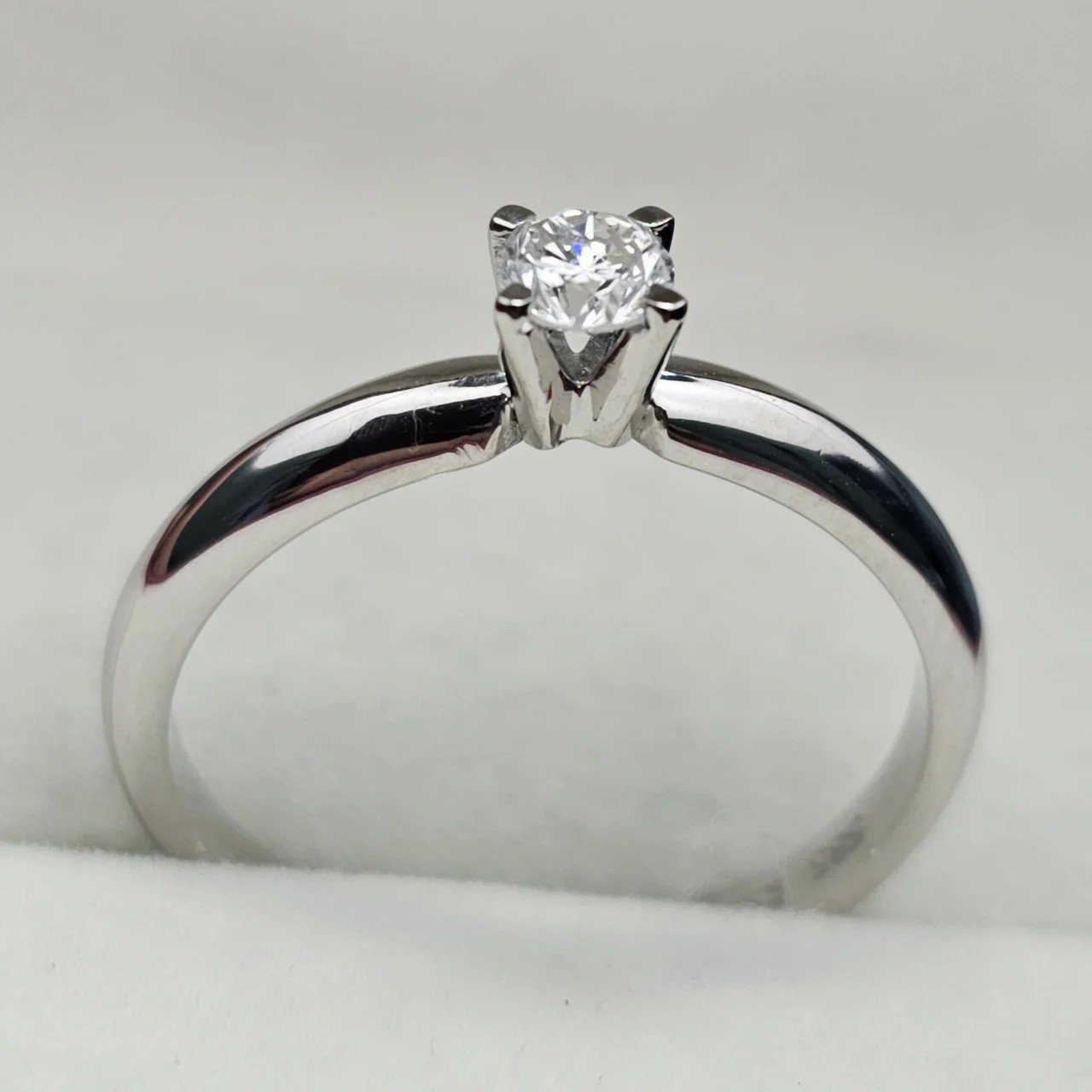 Кольцо Deimantas 107107998 17р 2,38гр 0,231ct. купить,NaN
