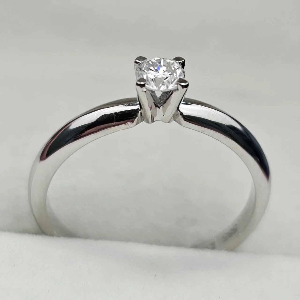 Кольцо Deimantas 107107998 17р 2,38гр 0,231ct. купить,NaN