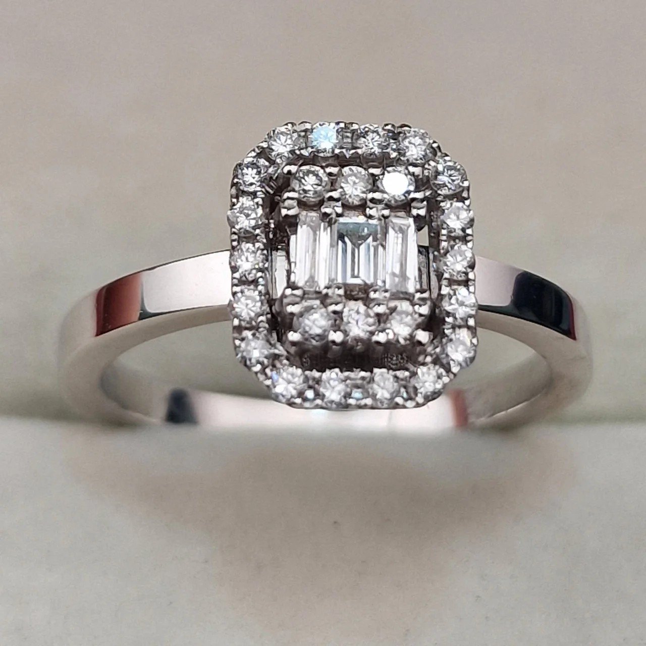Кольцо Deimantas 106744606 17р 3,72гр 0,41ct. купить,NaN