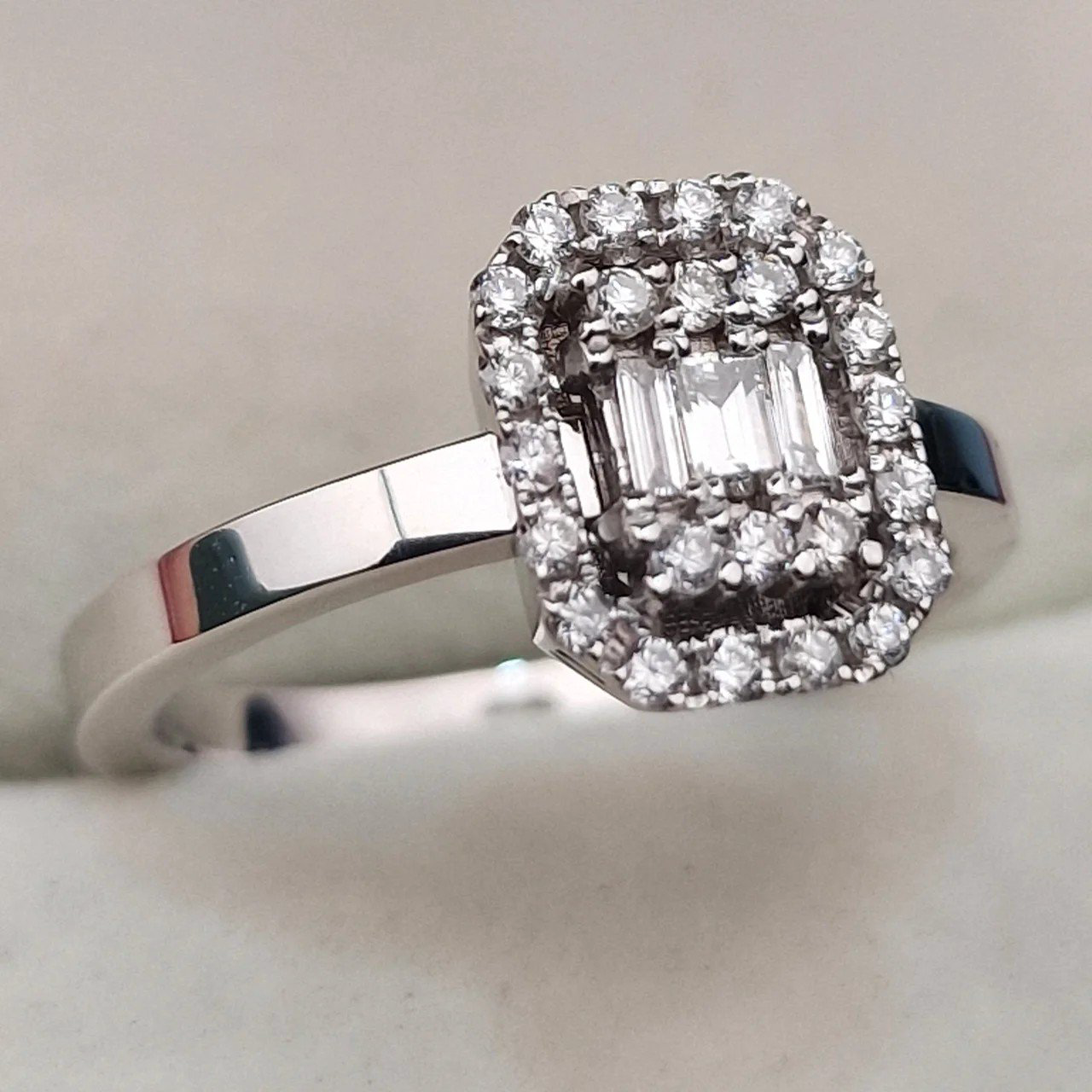 Кольцо Deimantas 106744606 17р 3,72гр 0,41ct. купить,NaN