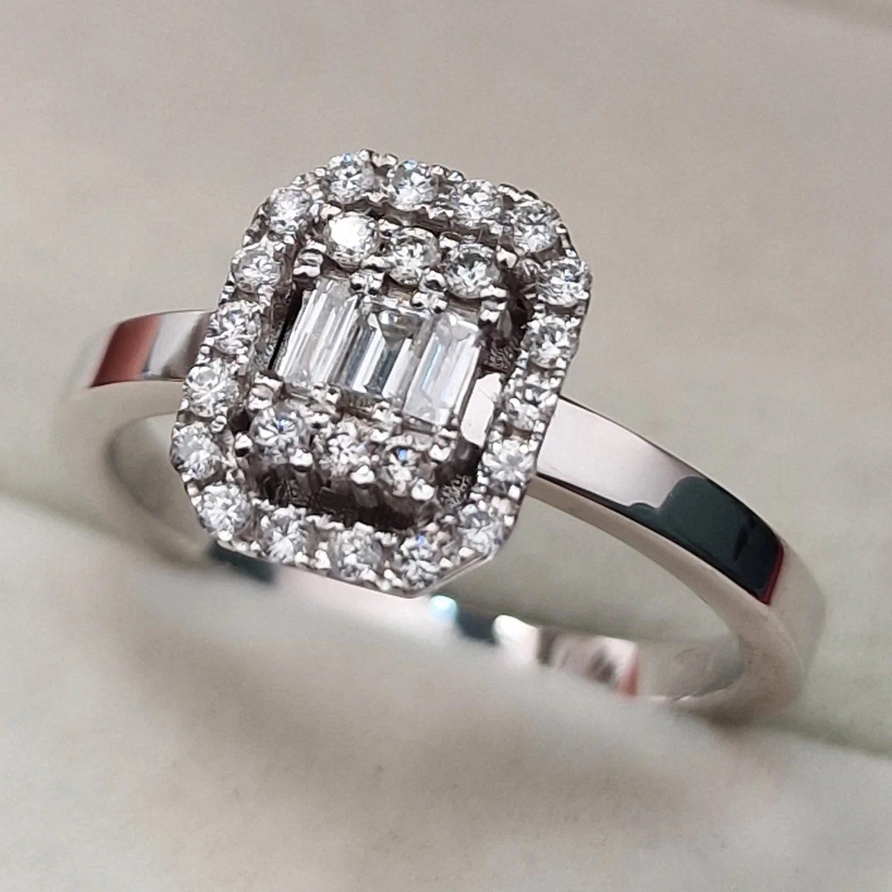 Кольцо Deimantas 106744606 17р 3,72гр 0,41ct. купить,NaN
