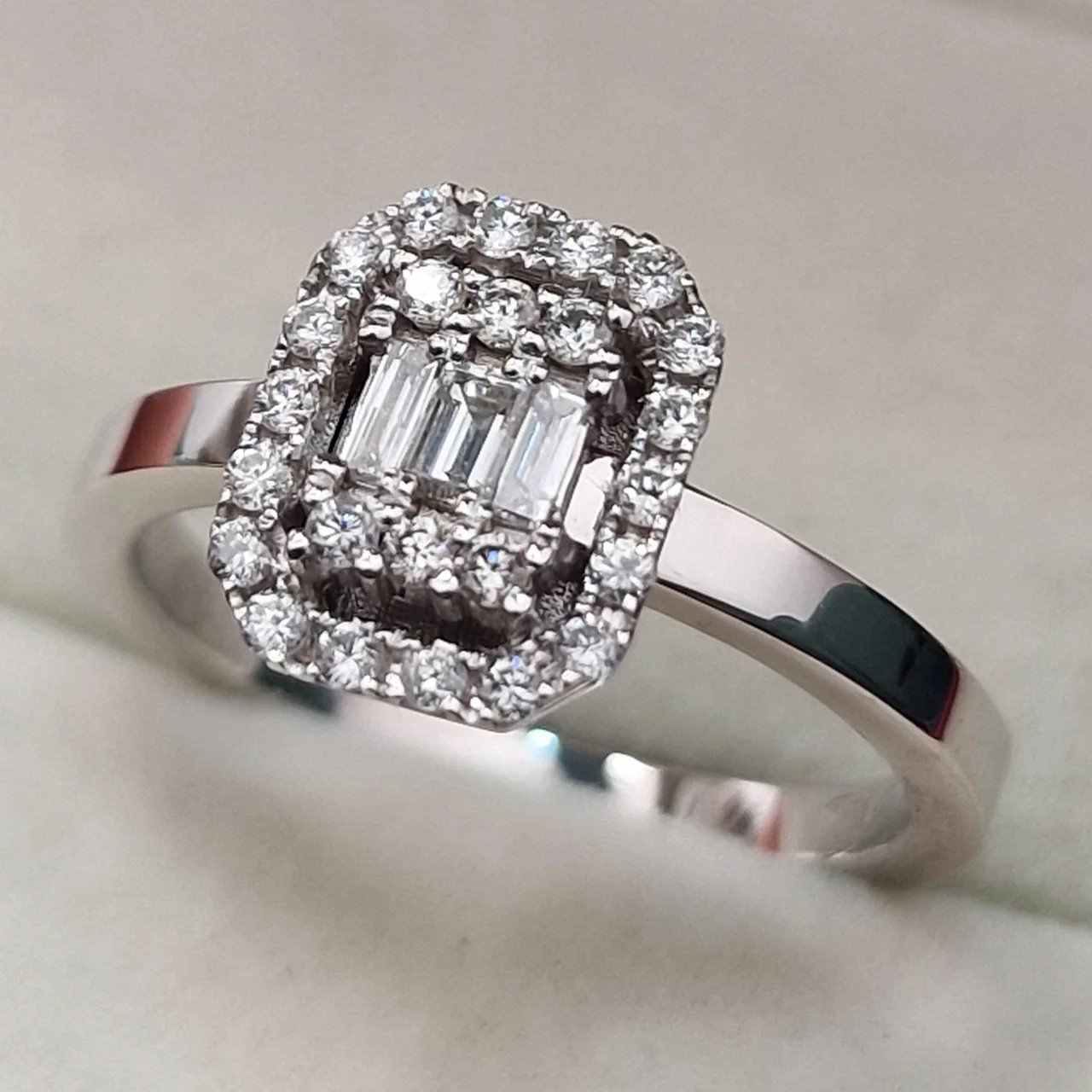 Кольцо Deimantas 106744606 17р 3,72гр 0,41ct. купить,NaN