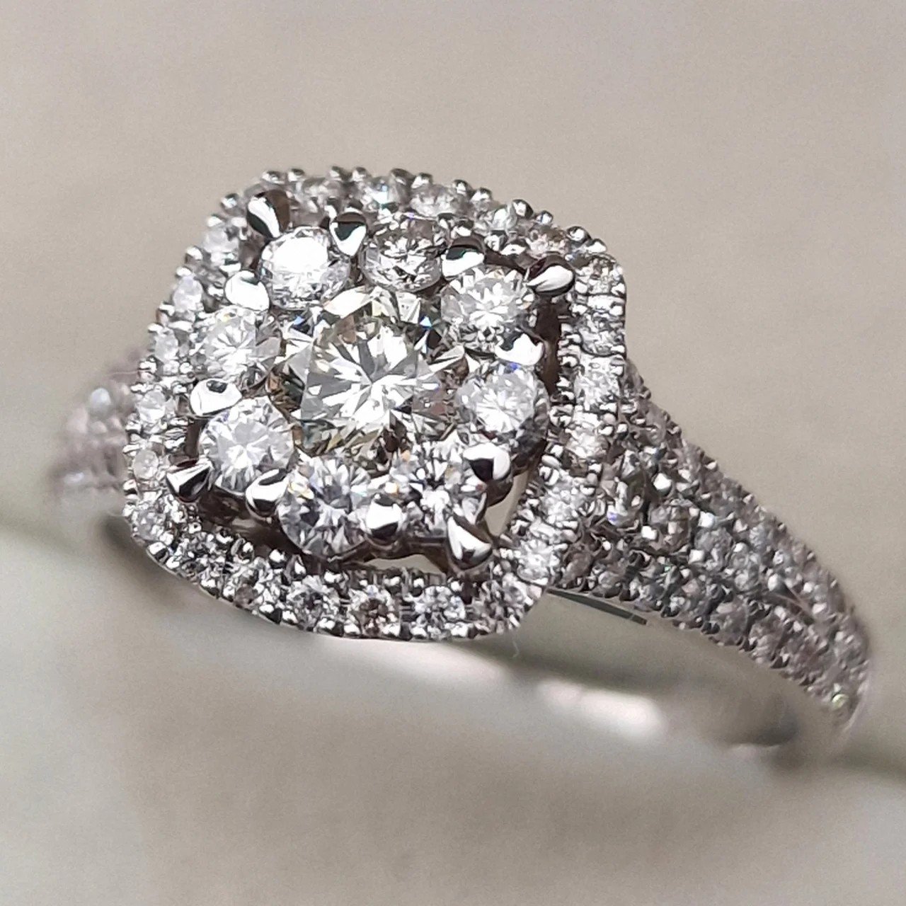Кольцо Deimantas 106744581 17р 3,92гр 0,91ct. купить,NaN