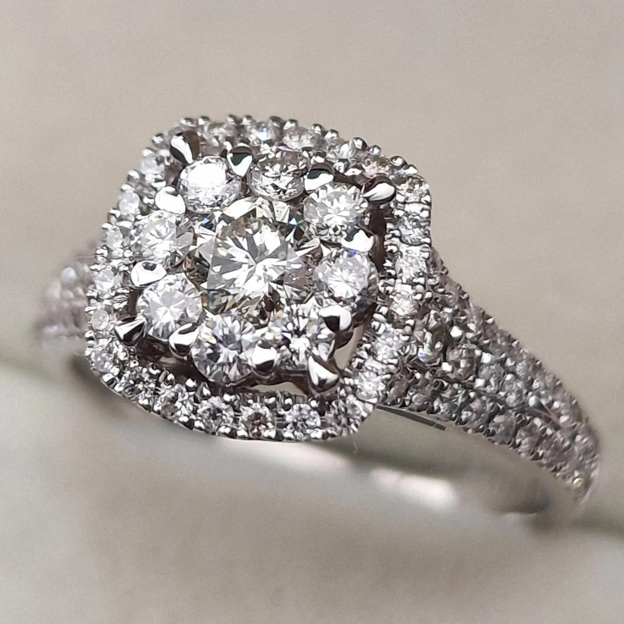 Кольцо Deimantas 106744581 17р 3,92гр 0,91ct. купить,NaN
