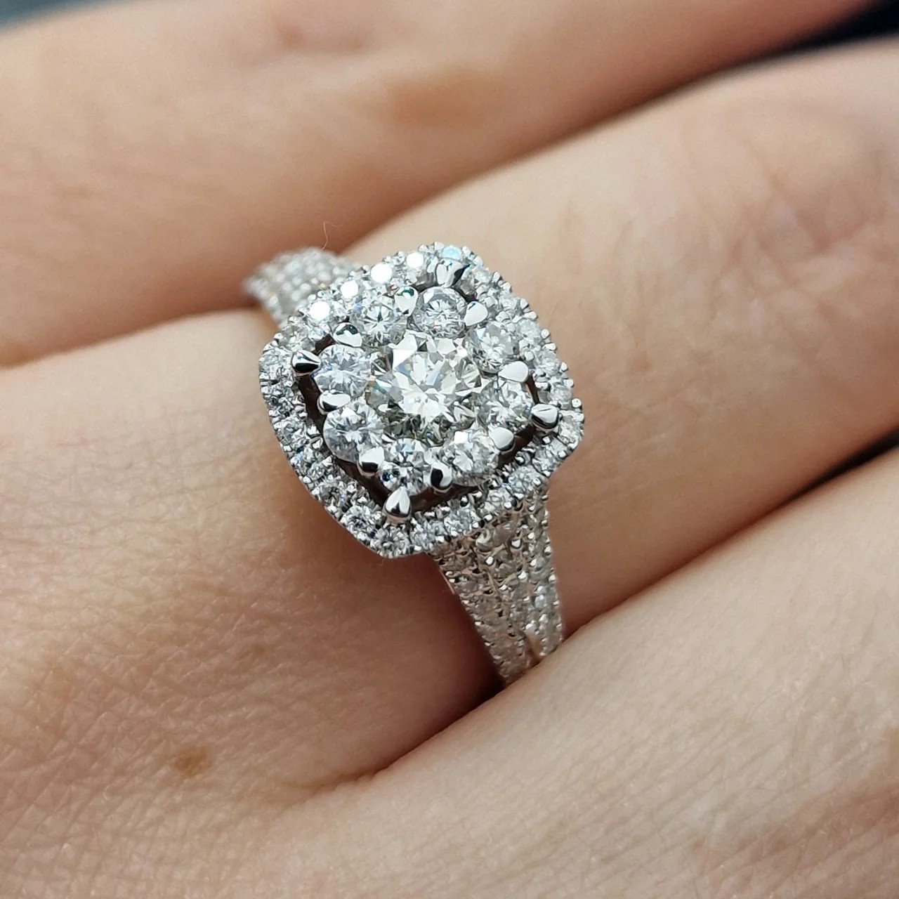 Кольцо Deimantas 106744581 17р 3,92гр 0,91ct. купить,NaN
