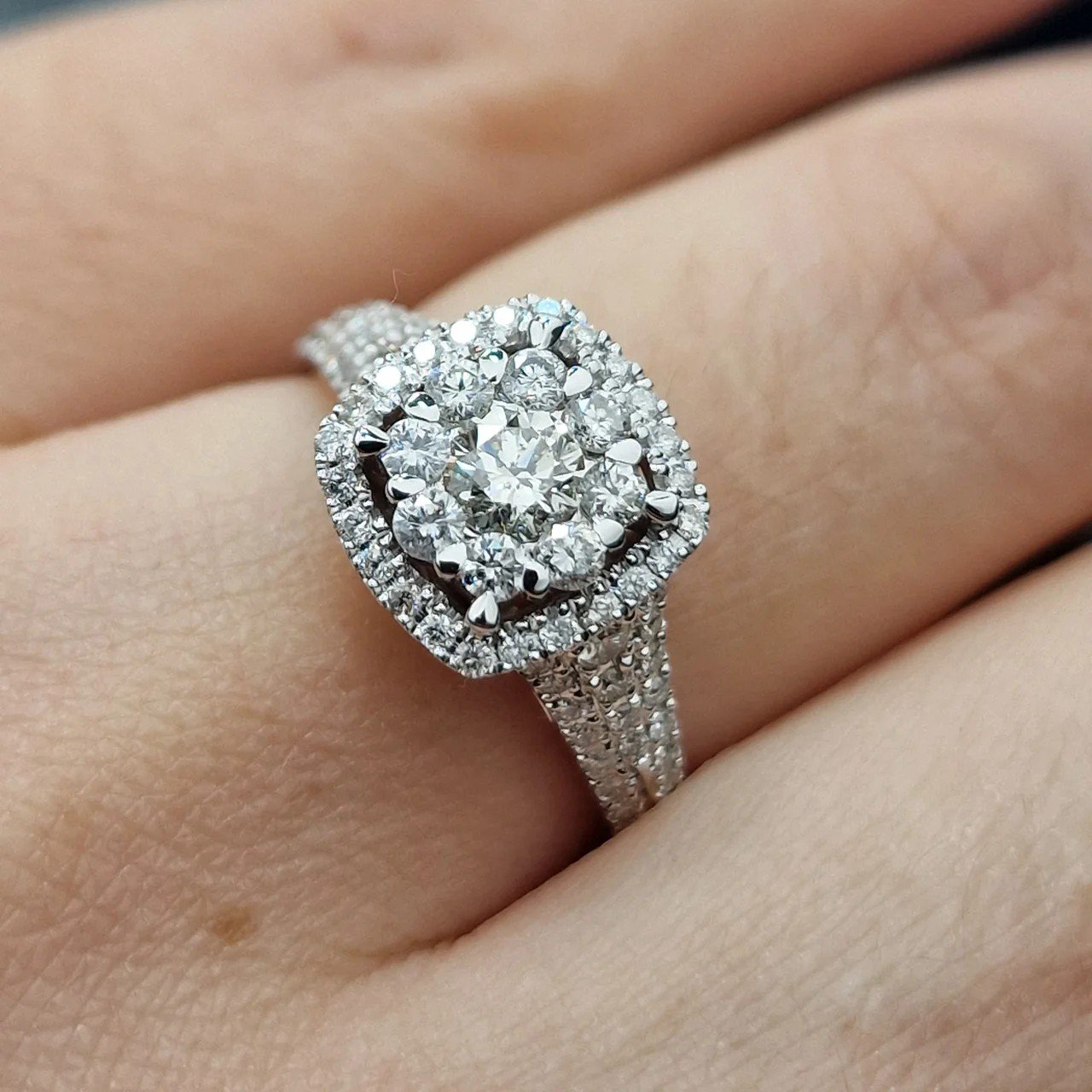 Кольцо Deimantas 106744581 17р 3,92гр 0,91ct. купить,NaN