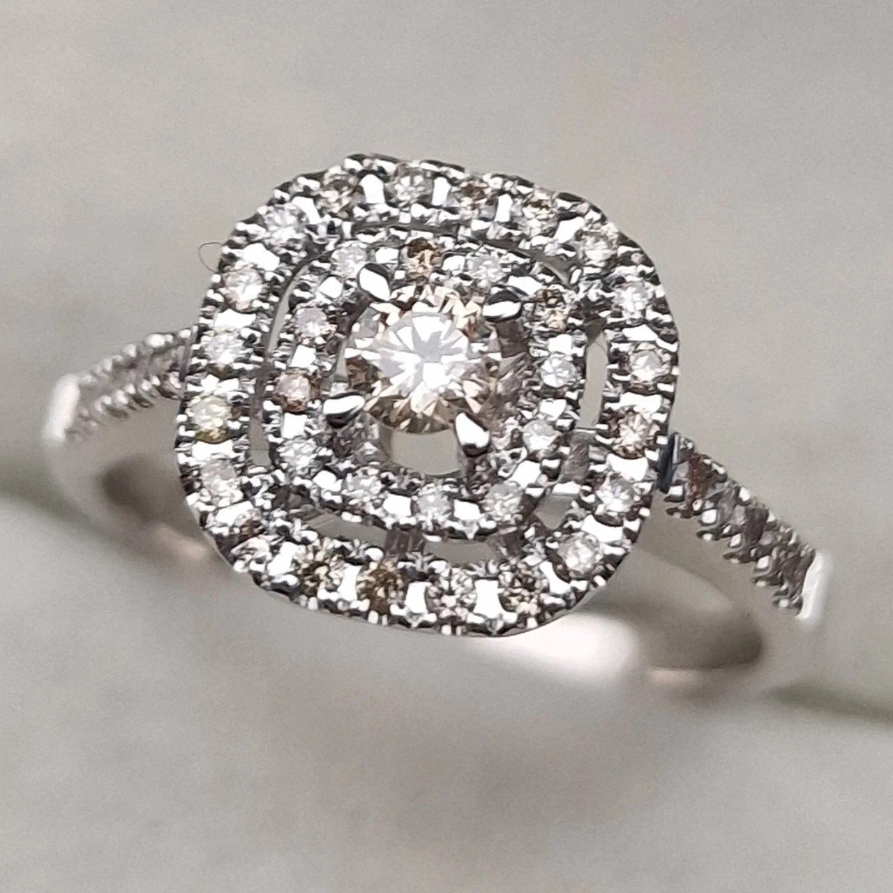 Кольцо Deimantas 106723867 17,5р 3,65гр 0,49ct. купить,NaN