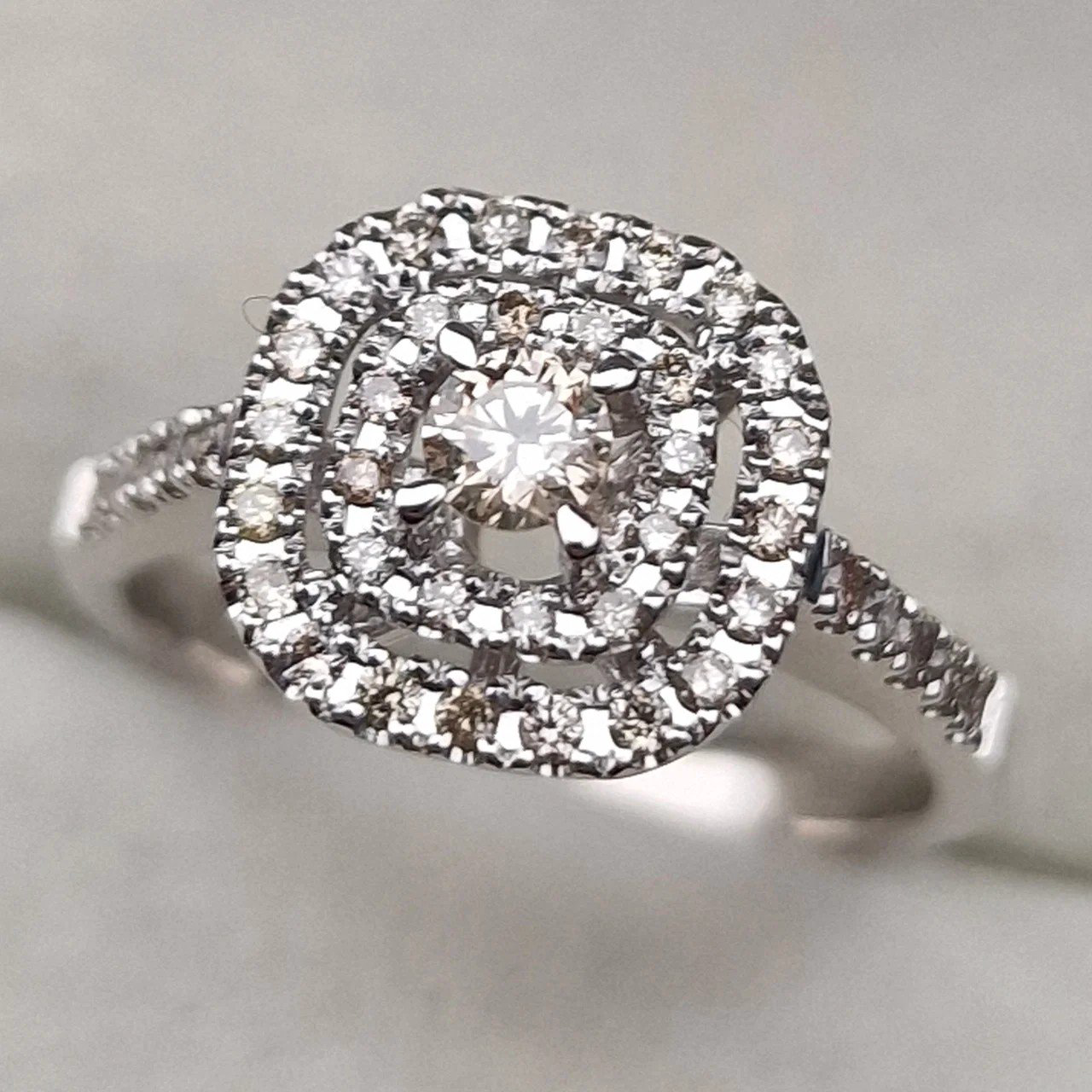 Кольцо Deimantas 106723867 17,5р 3,65гр 0,49ct. купить,NaN