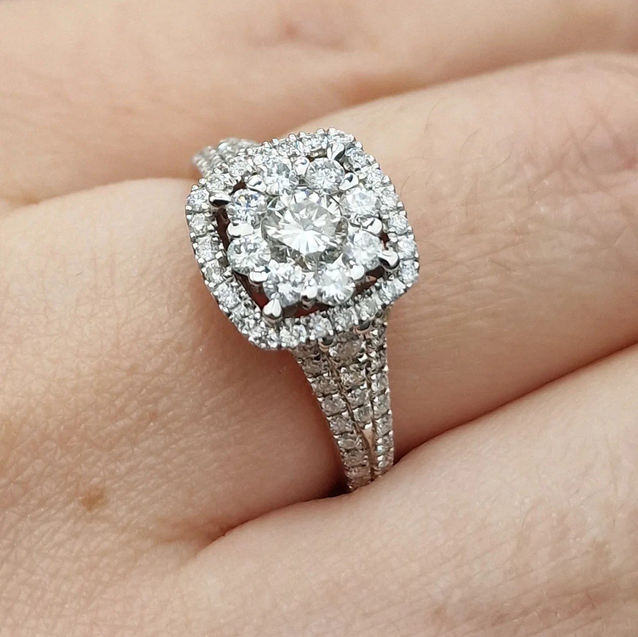 Кольцо Deimantas 106744648 17р 4,02гр 0,9ct. купить,NaN