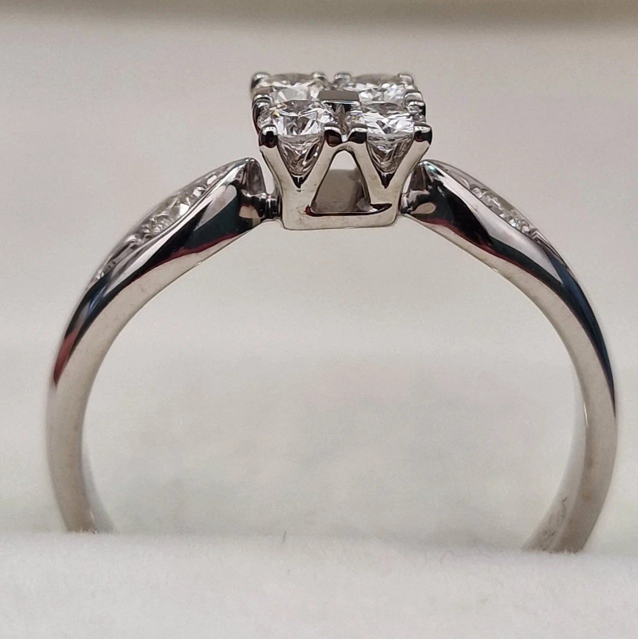 Кольцо Deimantas 106723963 17,5р 2,86гр 0,37ct. купить,NaN