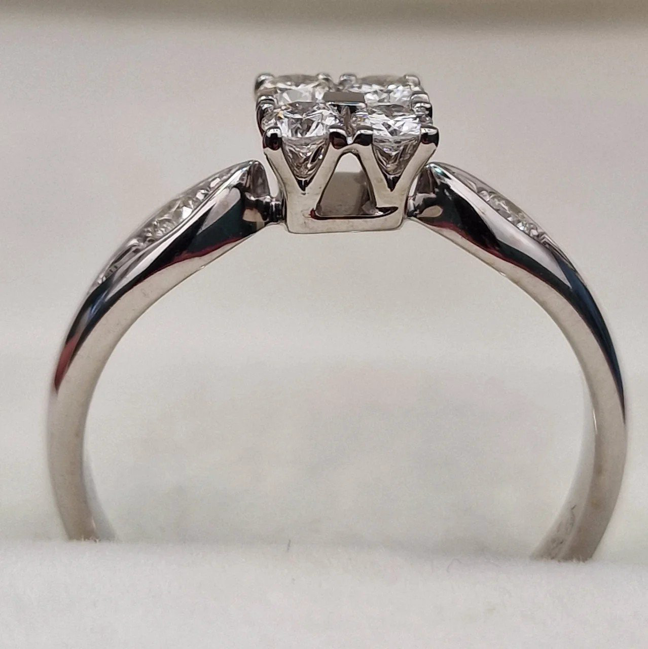 Кольцо Deimantas 106723963 17,5р 2,86гр 0,37ct. купить,NaN