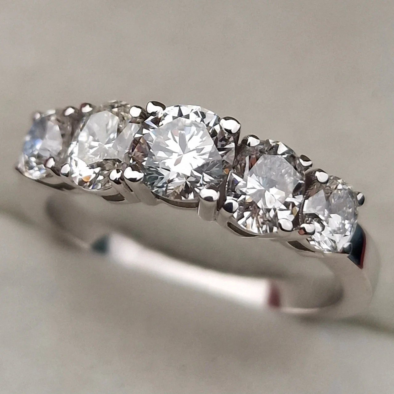 Кольцо Deimantas 106723939 17,5р 4,21гр 1,63ct. купить,NaN
