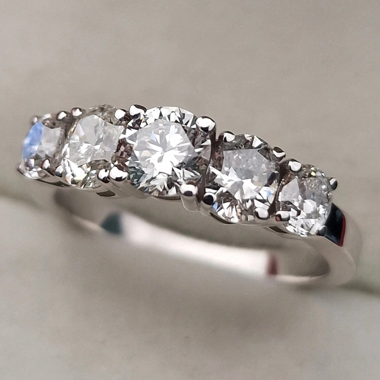 Кольцо Deimantas 106723939 17,5р 4,21гр 1,63ct. купить,NaN