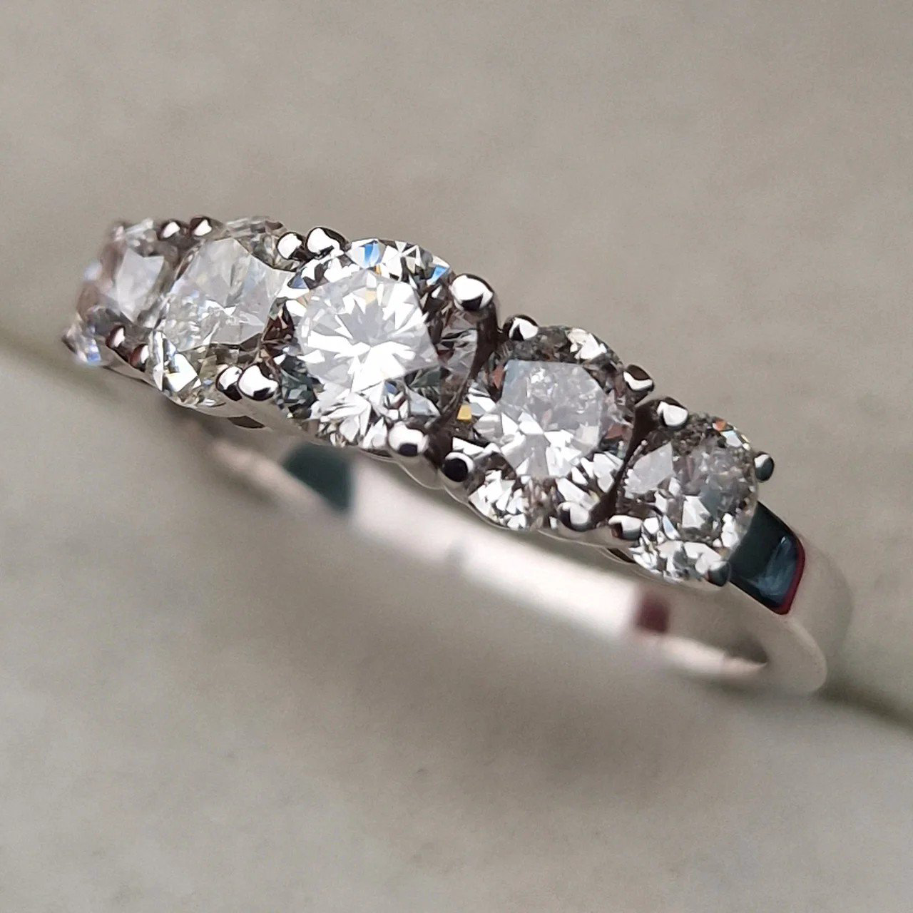 Кольцо Deimantas 106723939 17,5р 4,21гр 1,63ct. купить,NaN