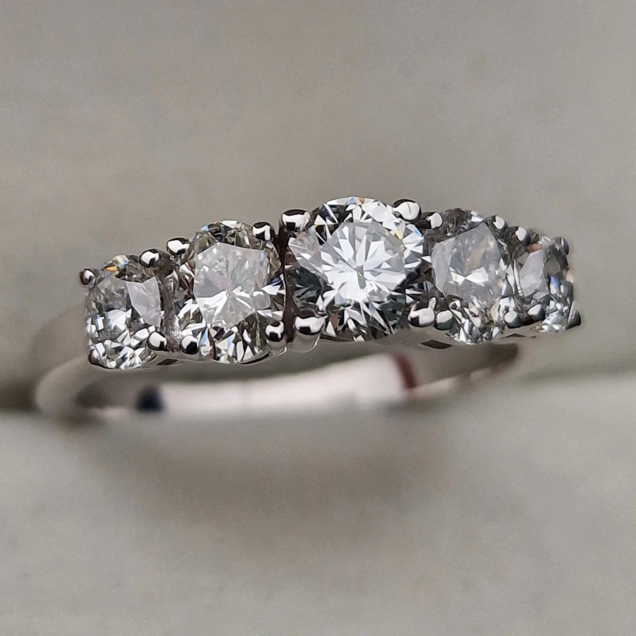 Кольцо Deimantas 106723939 17,5р 4,21гр 1,63ct. купить,NaN