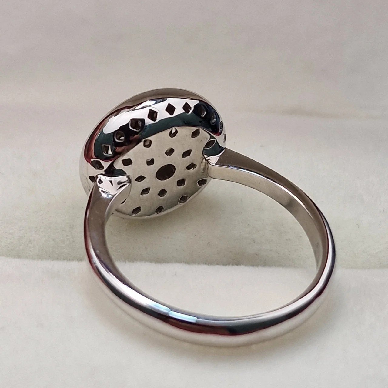 Кольцо Deimantas 106724106 17р 4,49гр 0,23ct. купить,NaN