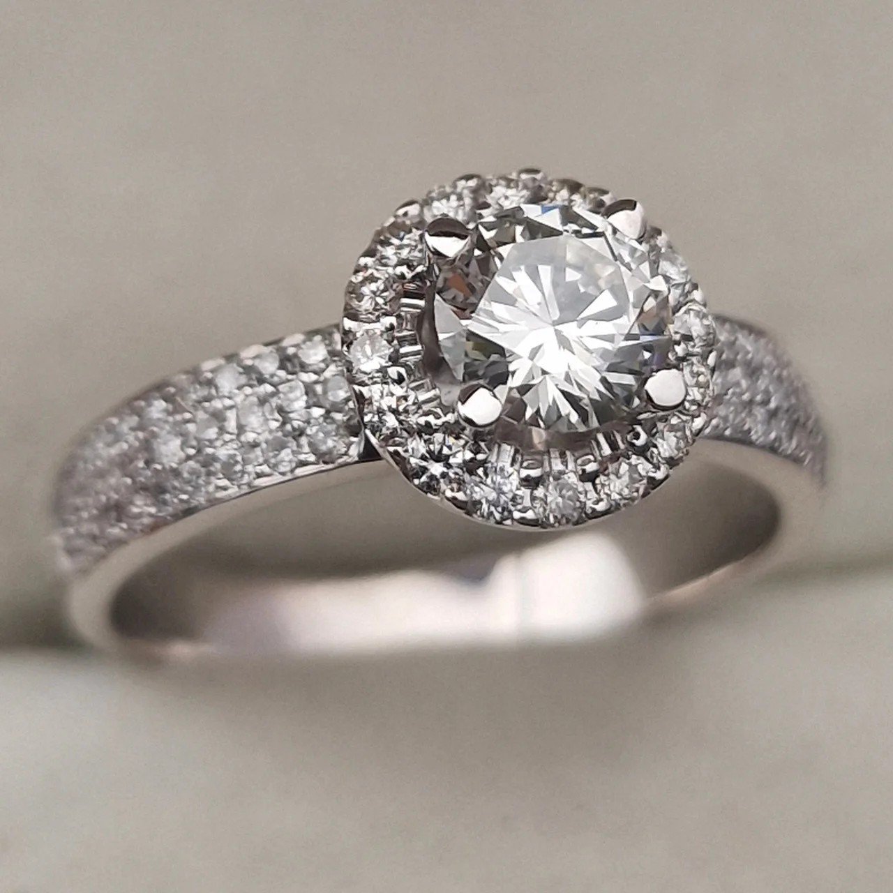 Кольцо Deimantas 106744395 17р 3,72гр 1,00ct. купить,NaN