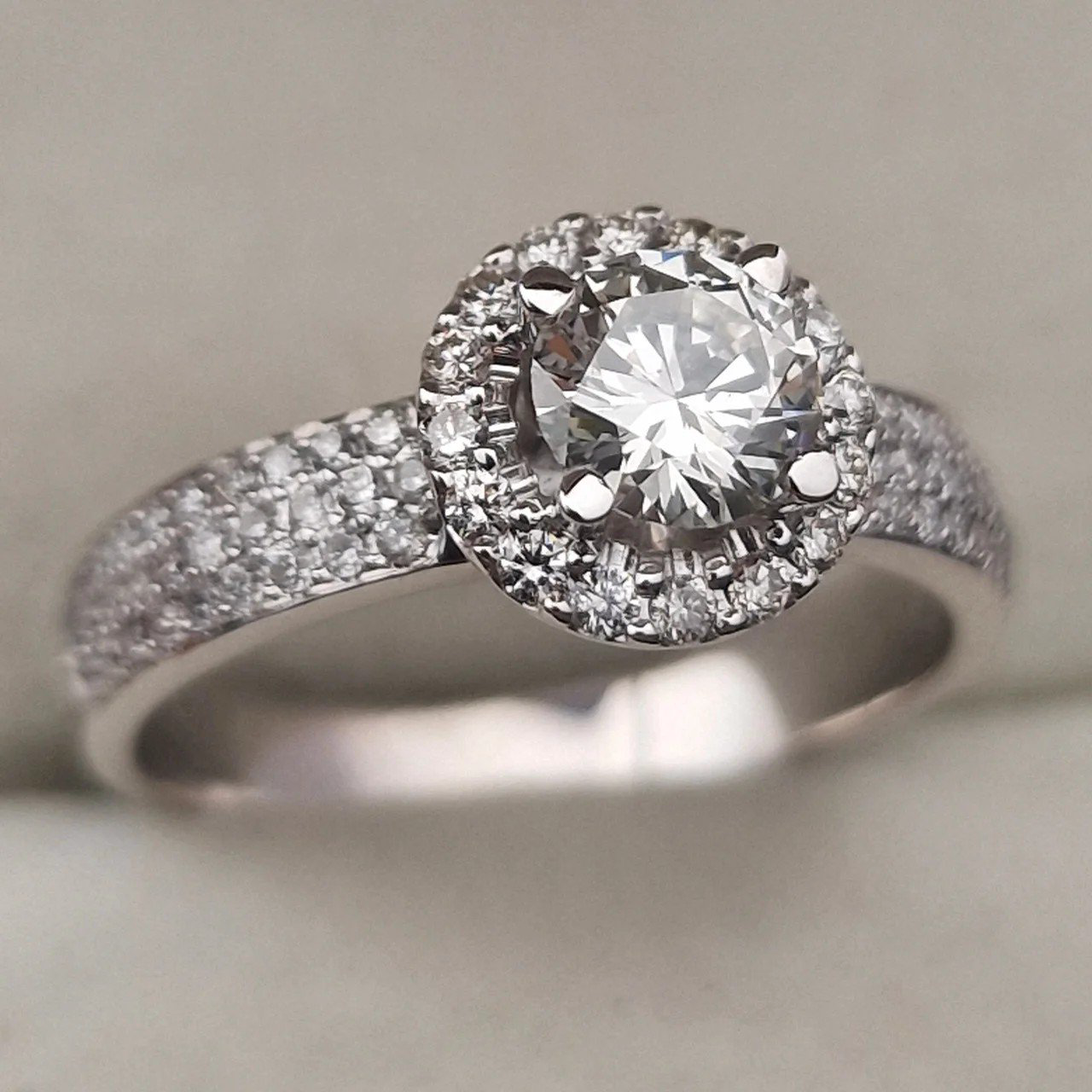 Кольцо Deimantas 106744395 17р 3,72гр 1,00ct. купить,NaN