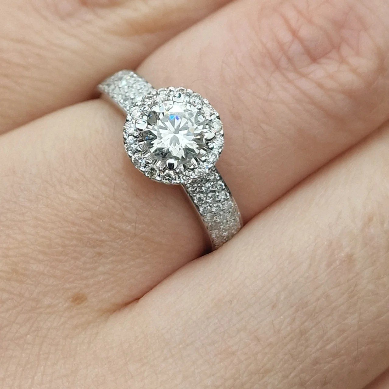 Кольцо Deimantas 106744395 17р 3,72гр 1,00ct. купить,NaN